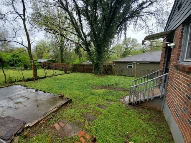 874 W Sharpe Ave