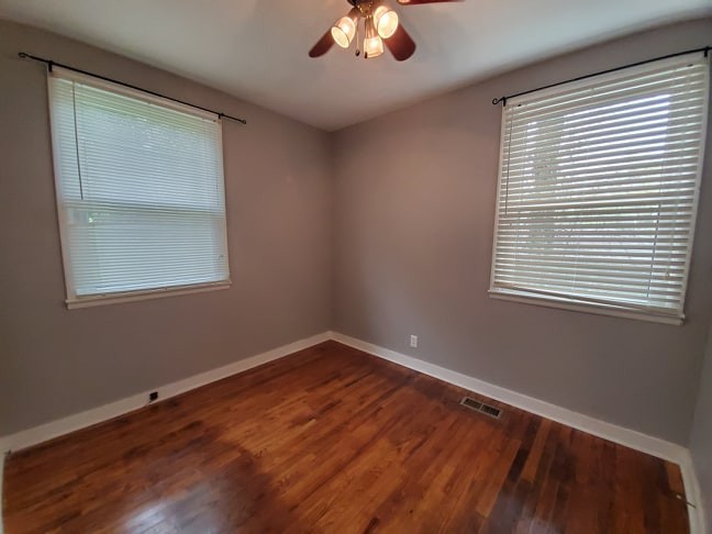 874 W Sharpe Ave