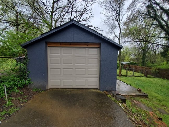 874 W Sharpe Ave
