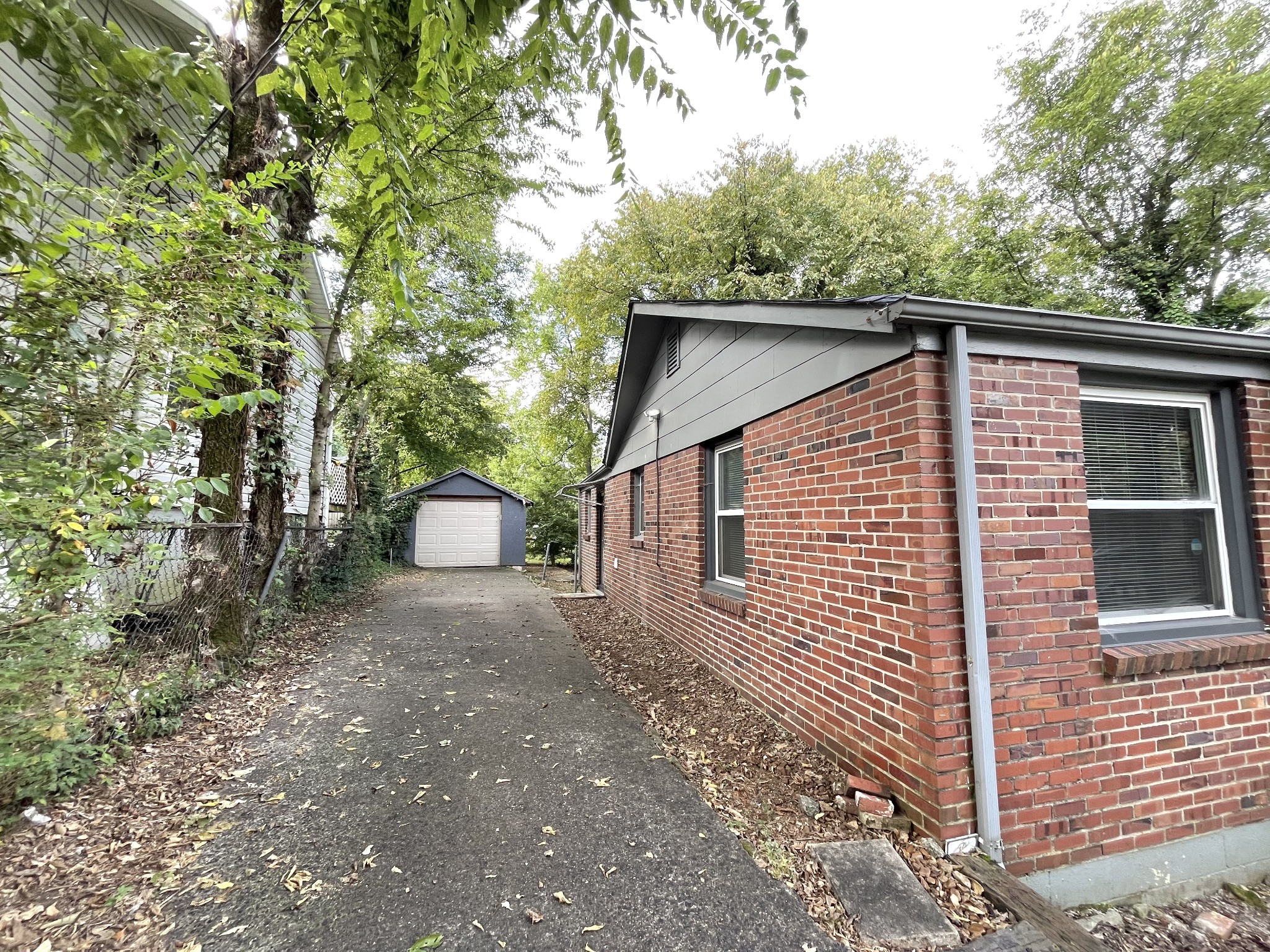 874 W Sharpe Ave