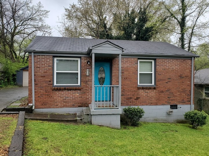 874 W Sharpe Ave
