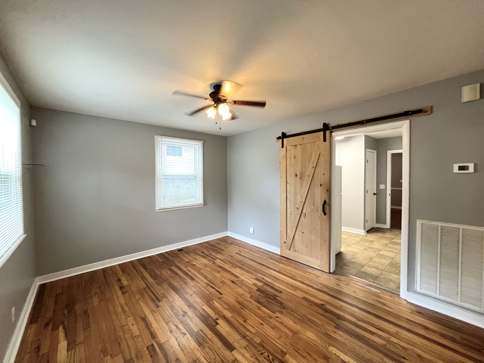874 W Sharpe Ave