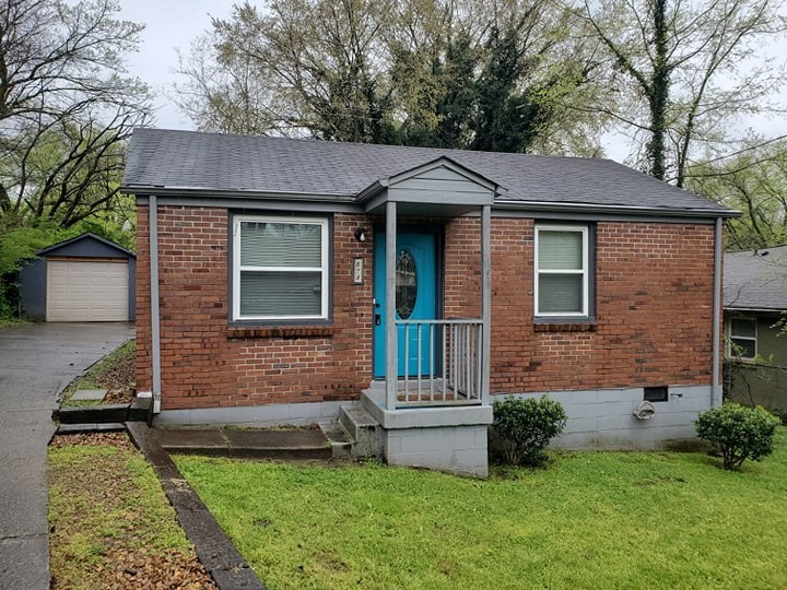 874 W Sharpe Ave