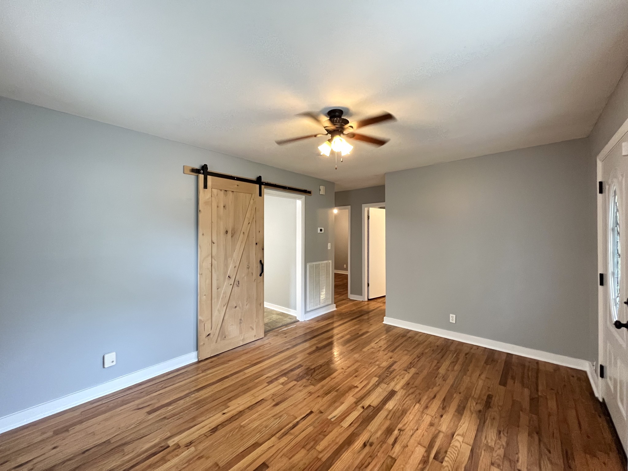 874 W Sharpe Ave