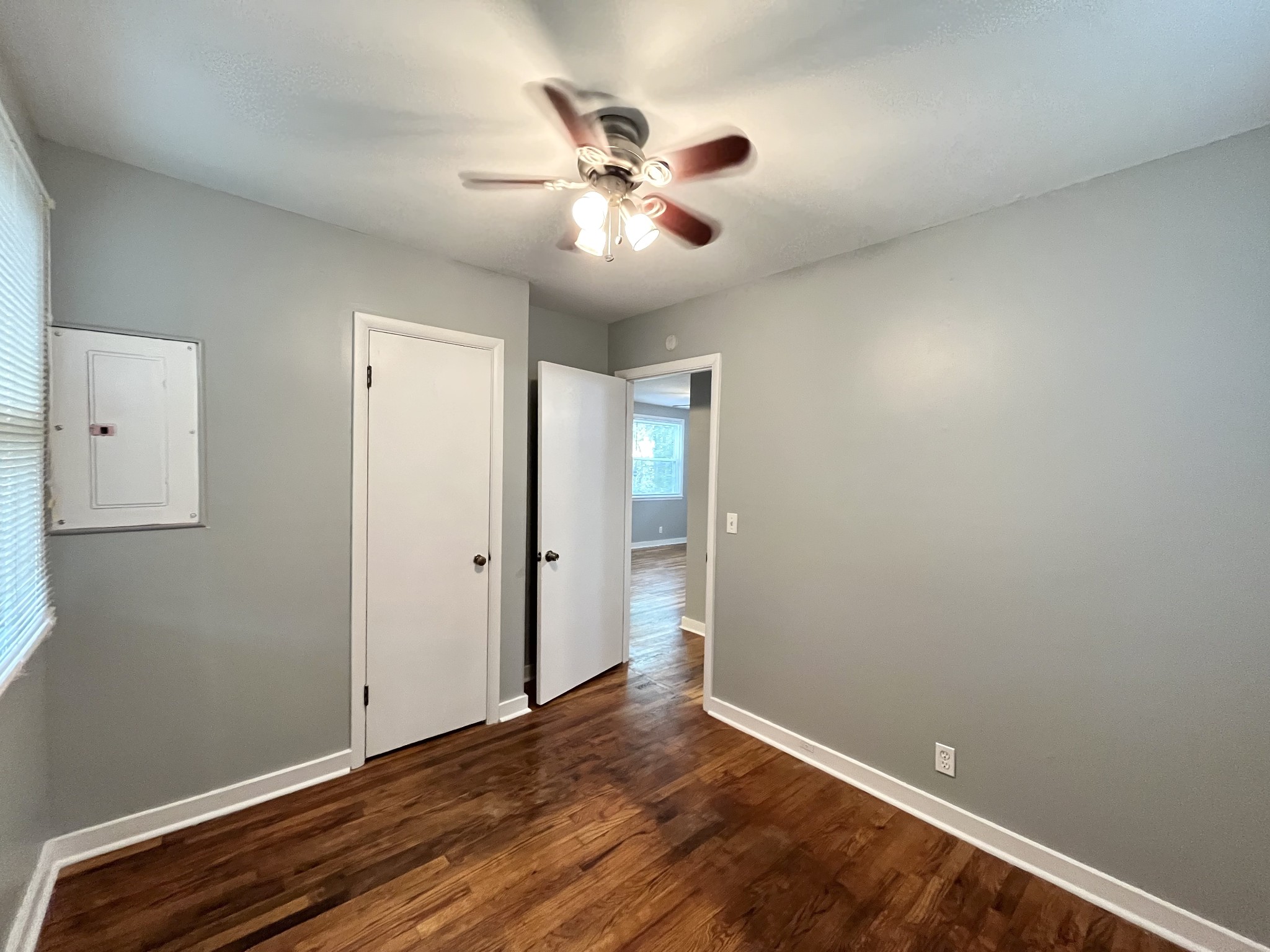 874 W Sharpe Ave