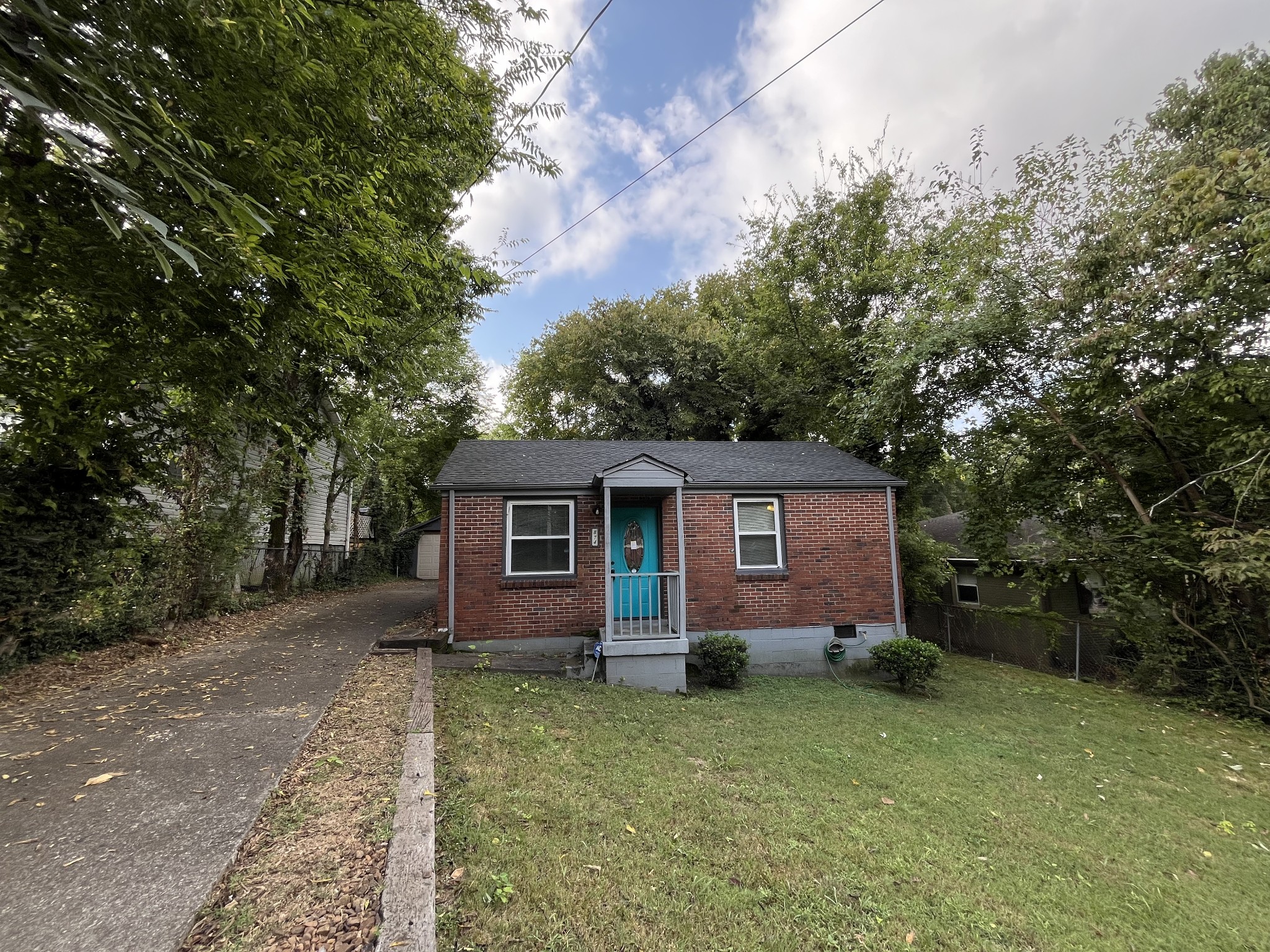 874 W Sharpe Ave