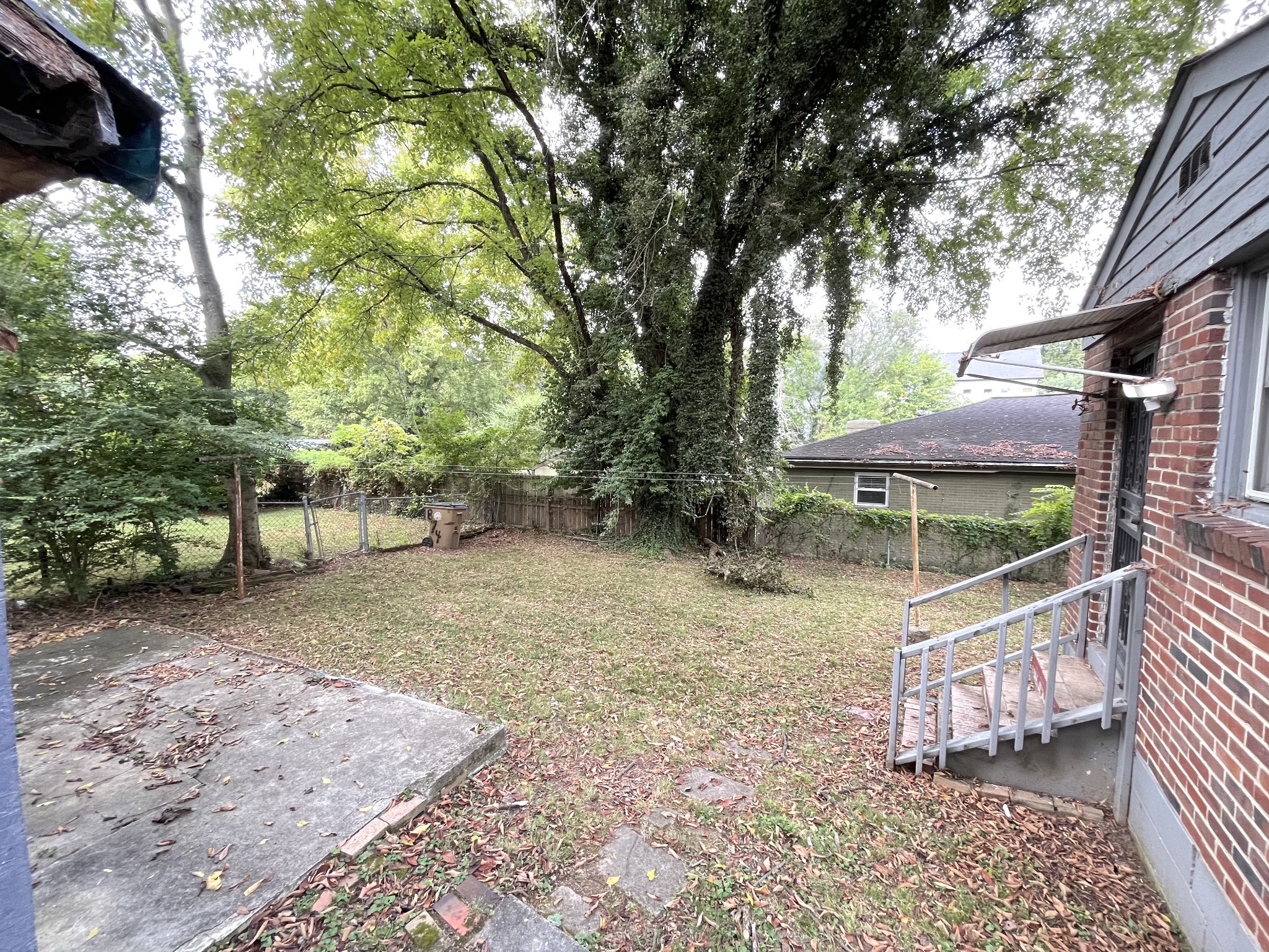 874 W Sharpe Ave