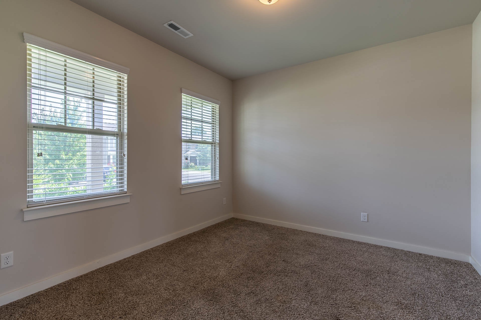 3157 Rift Ln