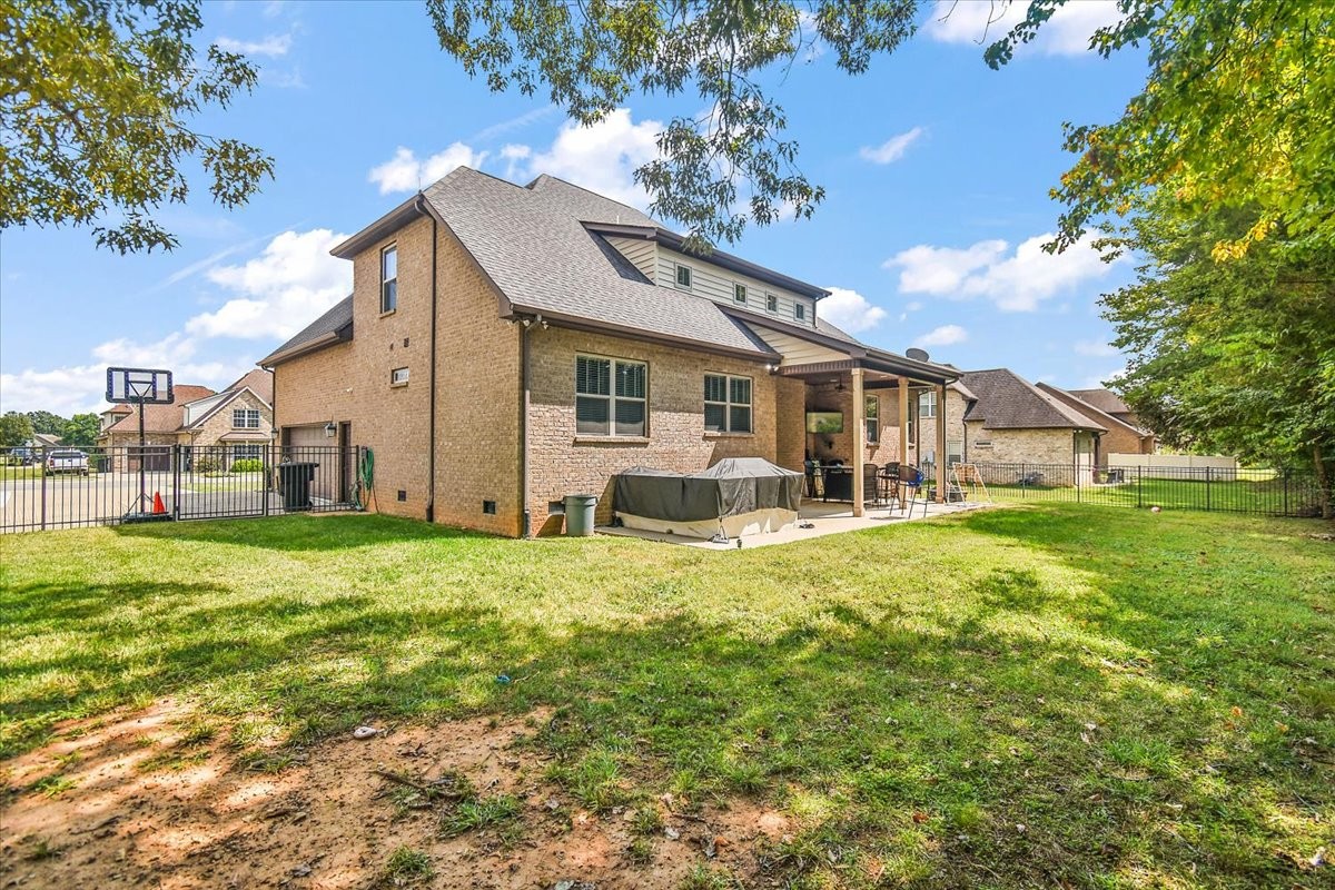 525 Piccadilly Dr