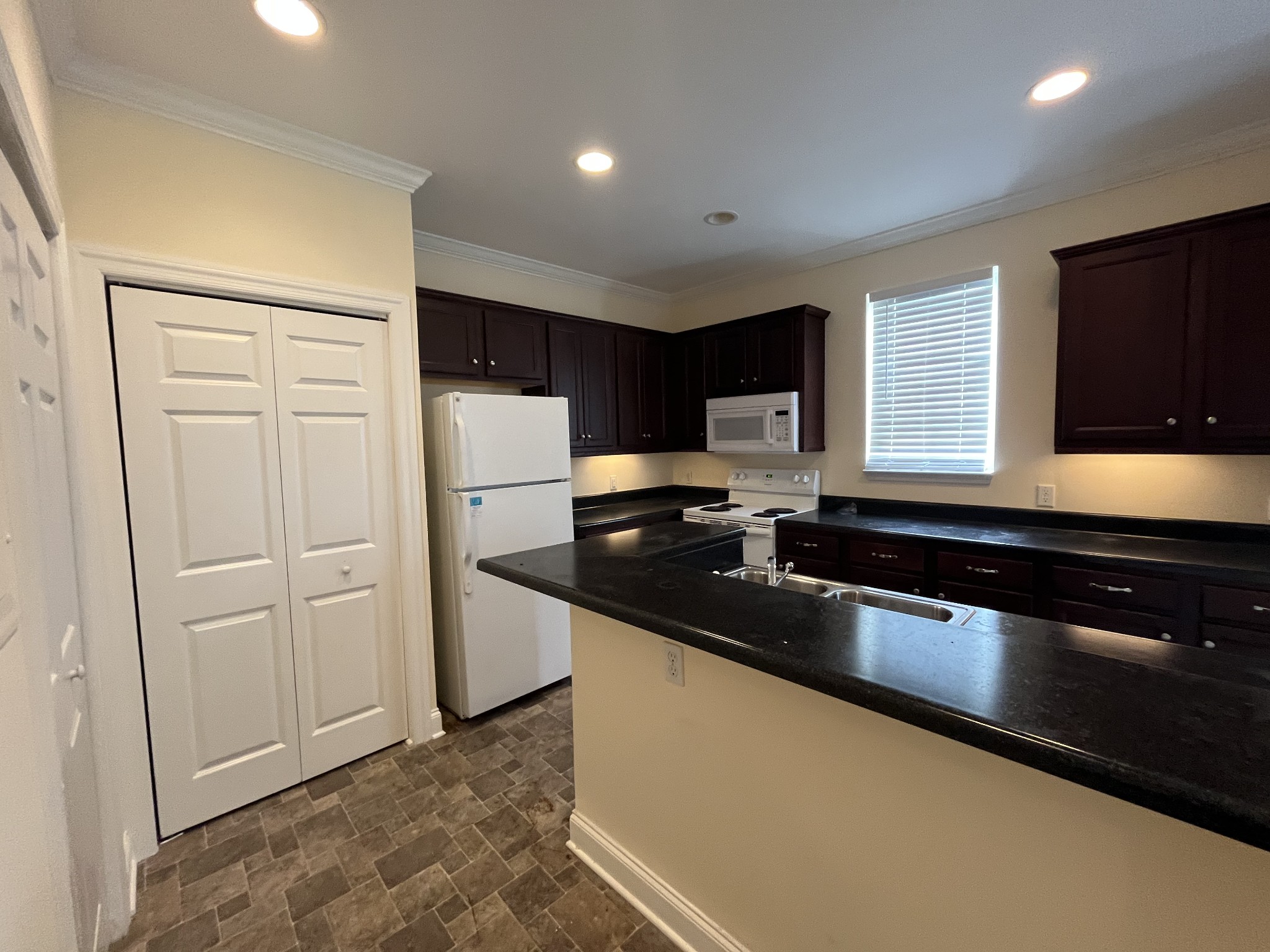 4316 Summercrest Blvd Unit: 524