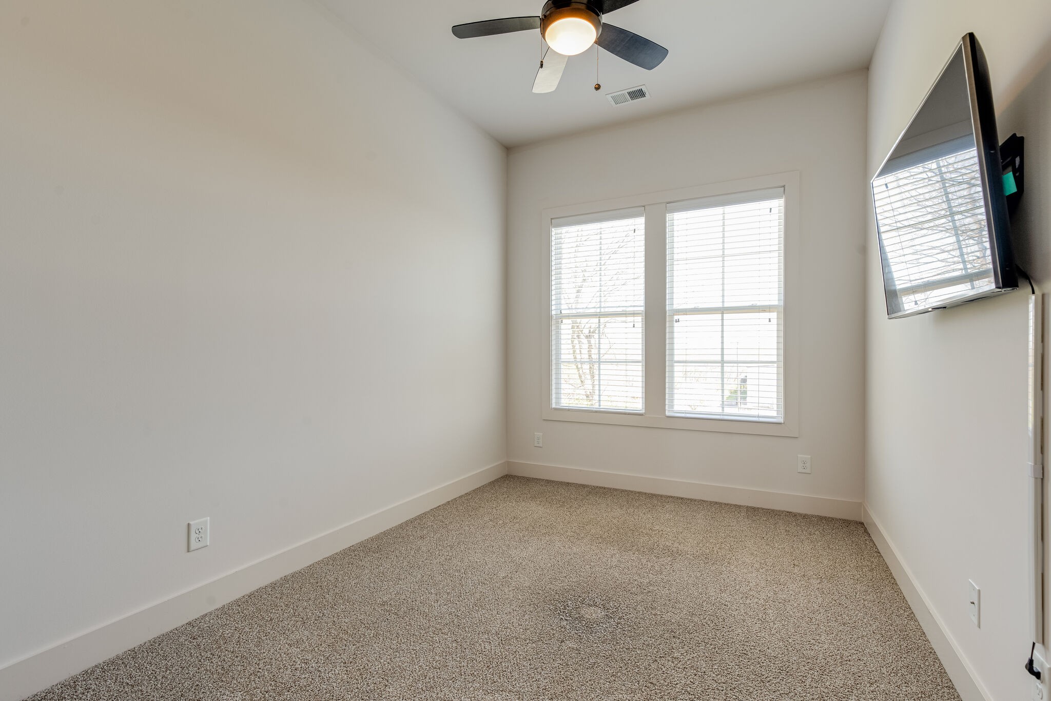 636B Vernon Ave