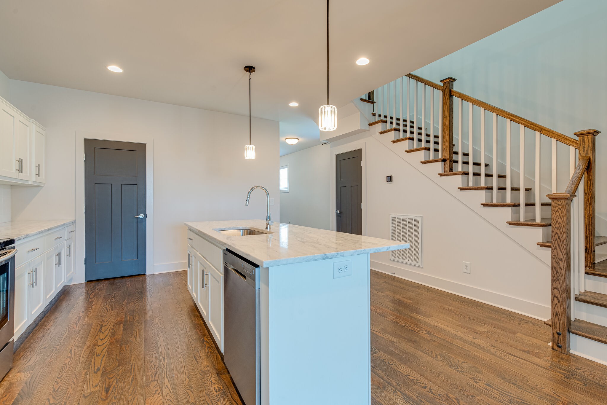 636B Vernon Ave