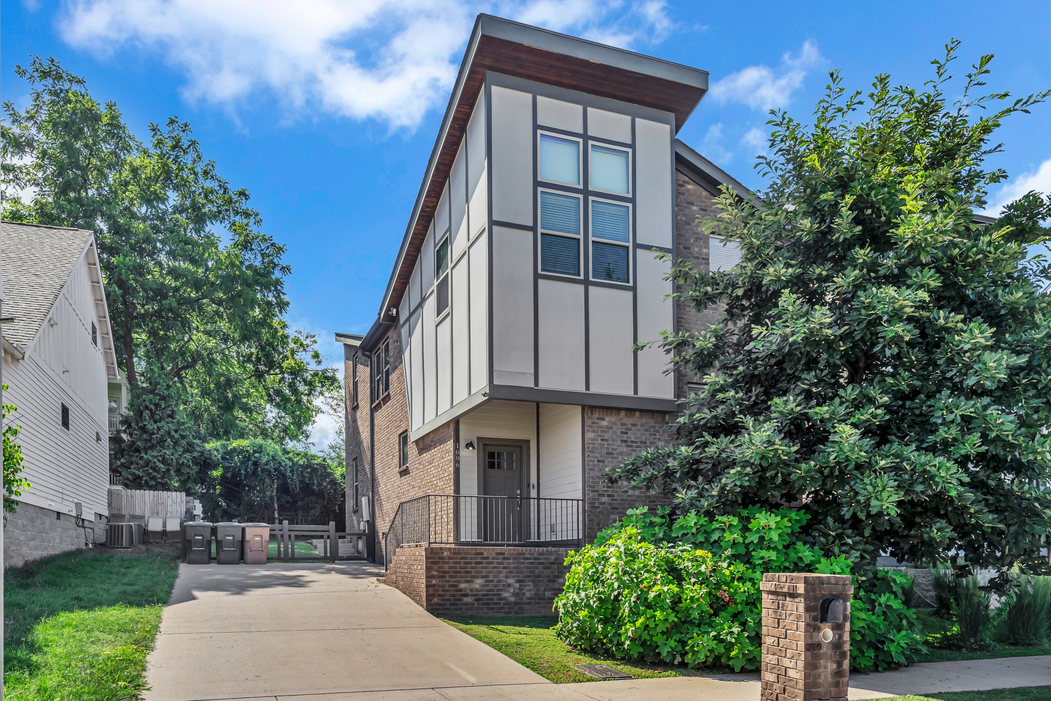 1696 Carvell Dr