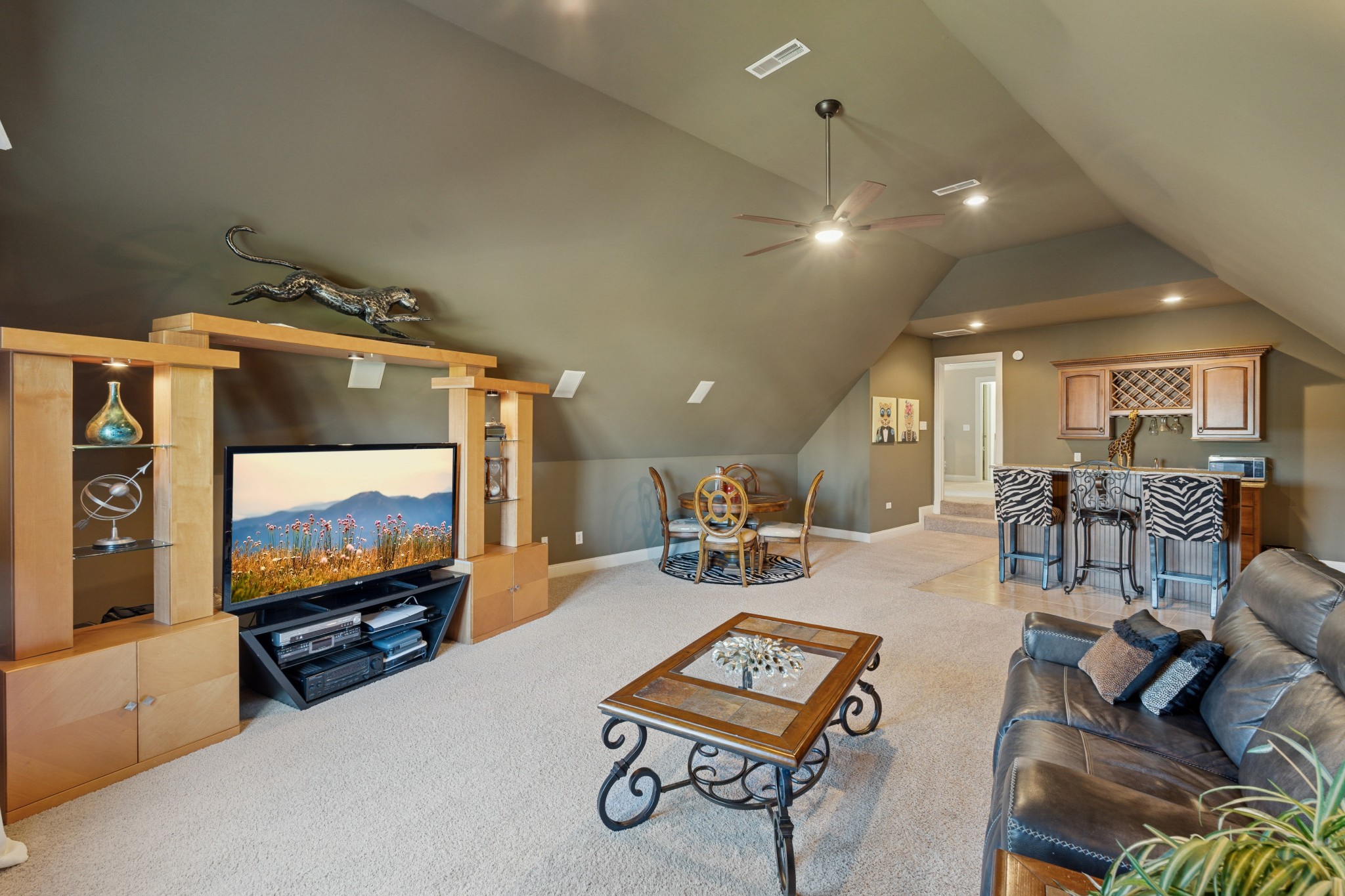 2711 Crowne Pointe Dr