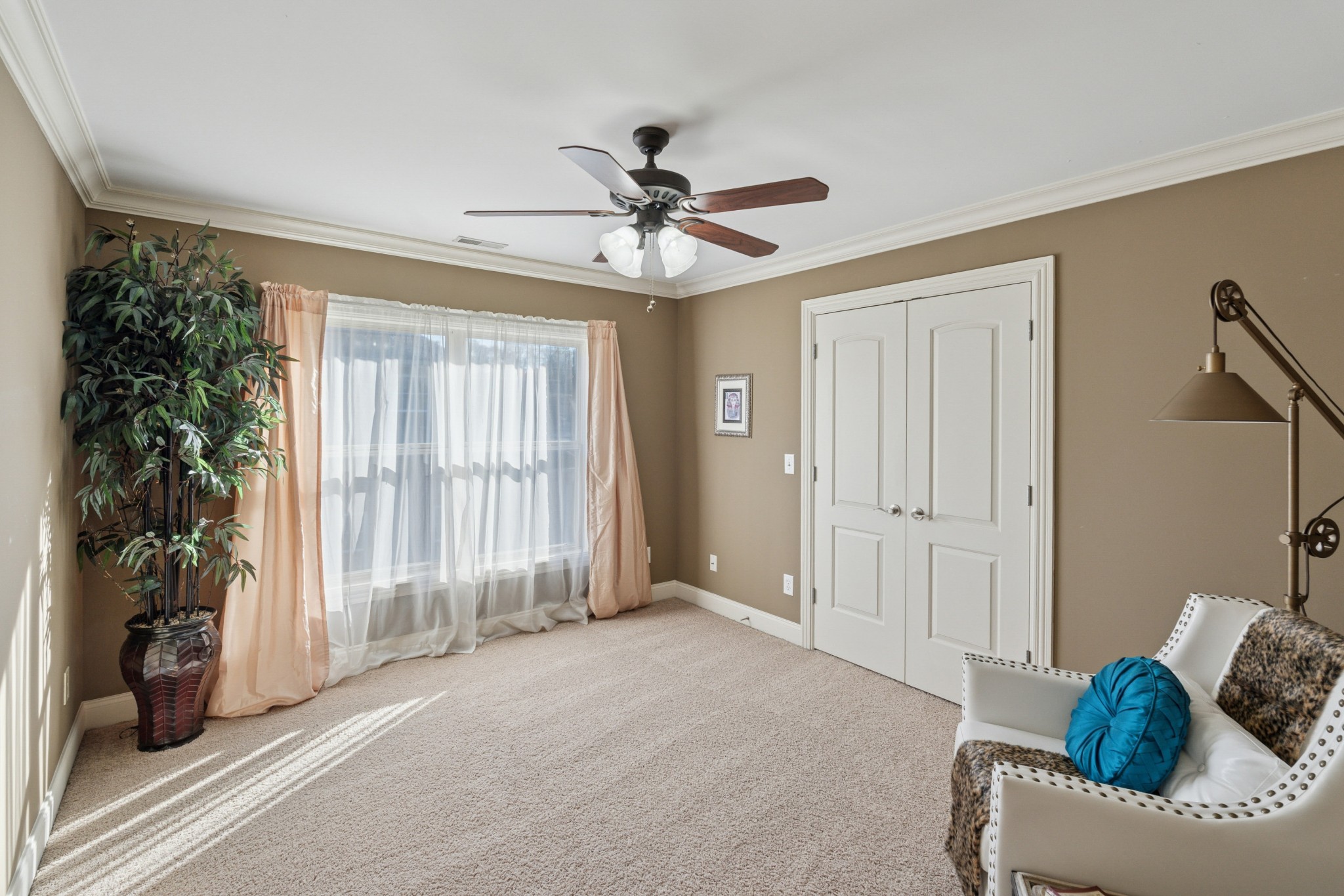 2711 Crowne Pointe Dr