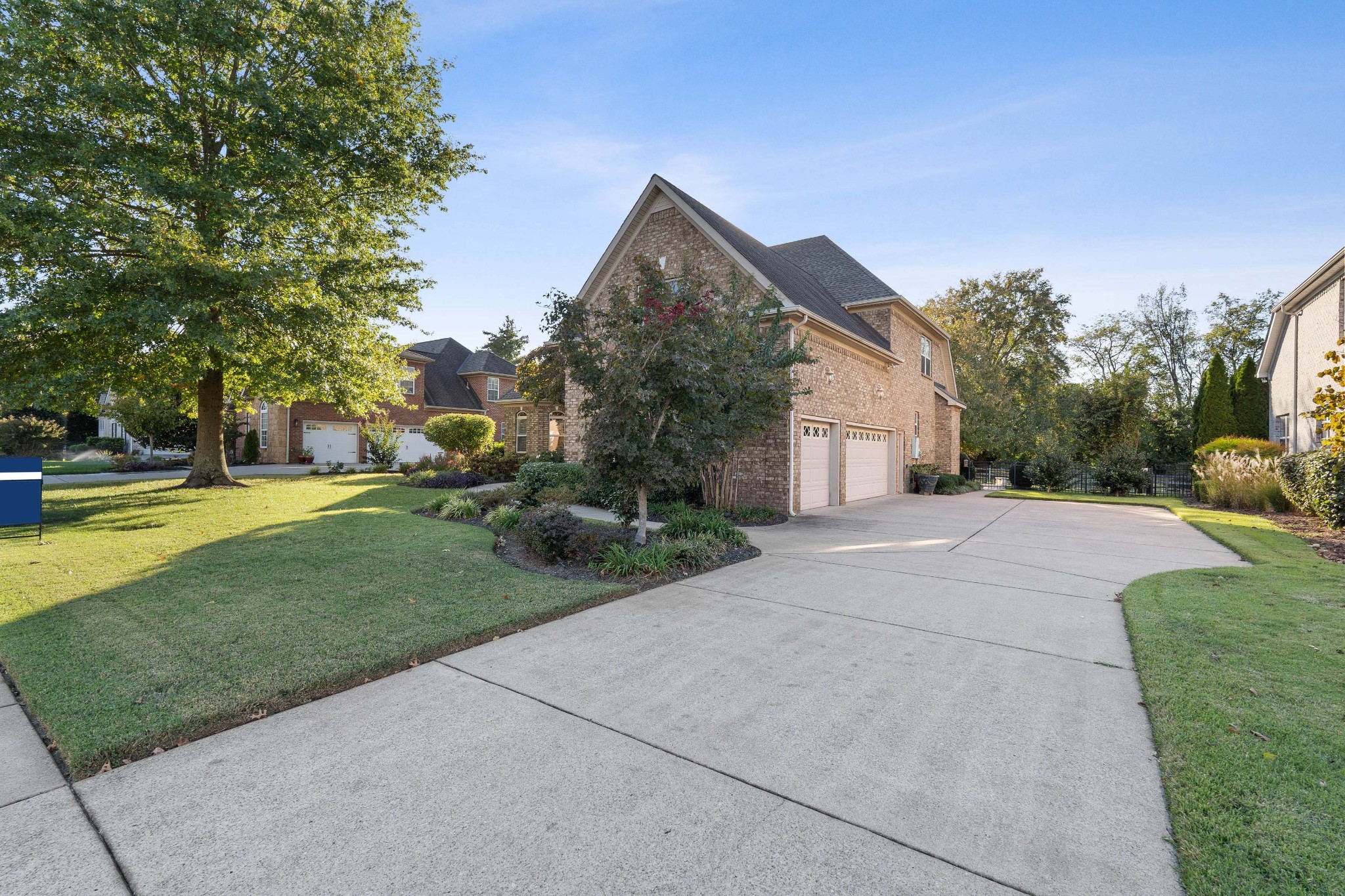 2711 Crowne Pointe Dr