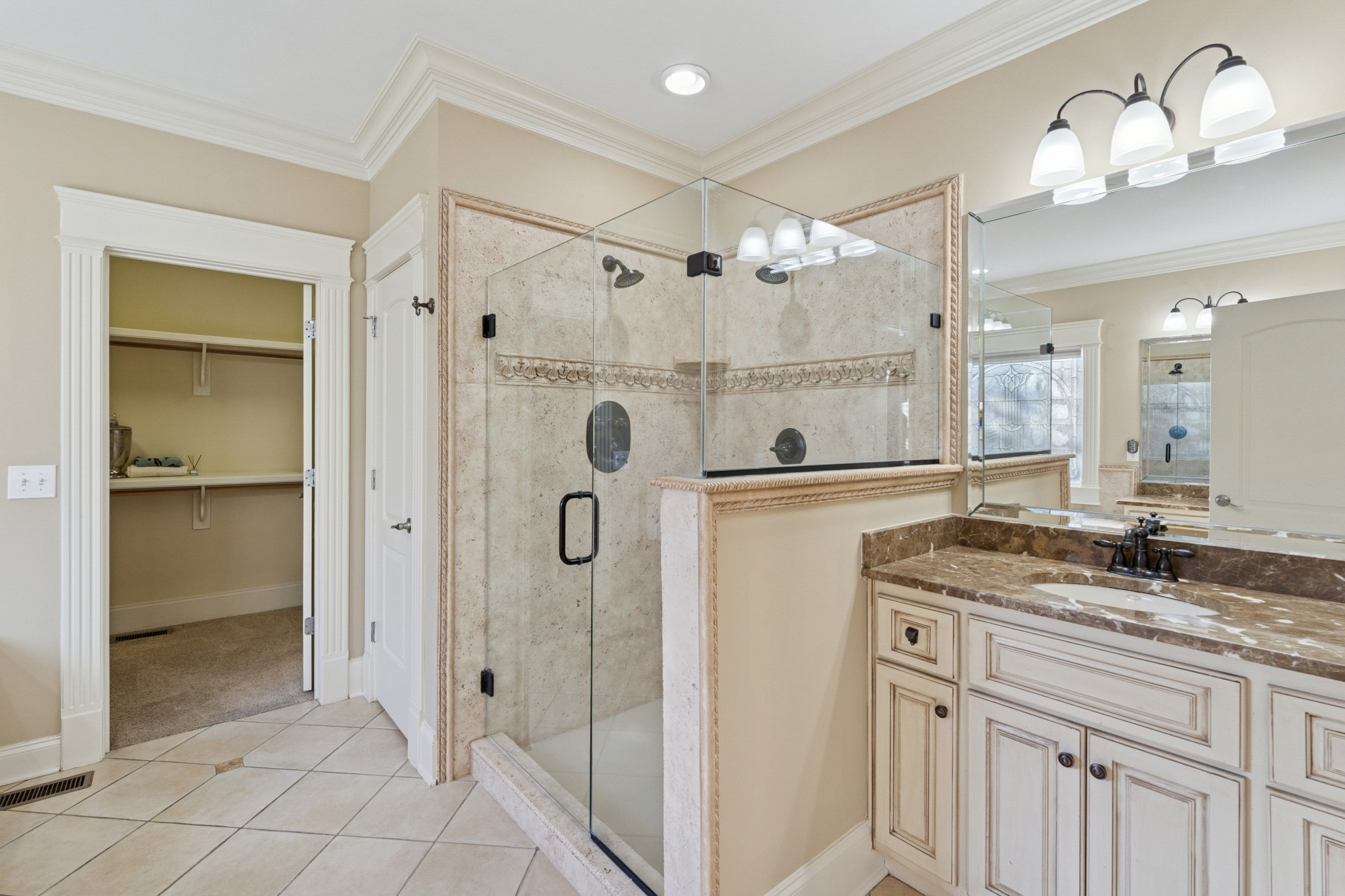 2711 Crowne Pointe Dr