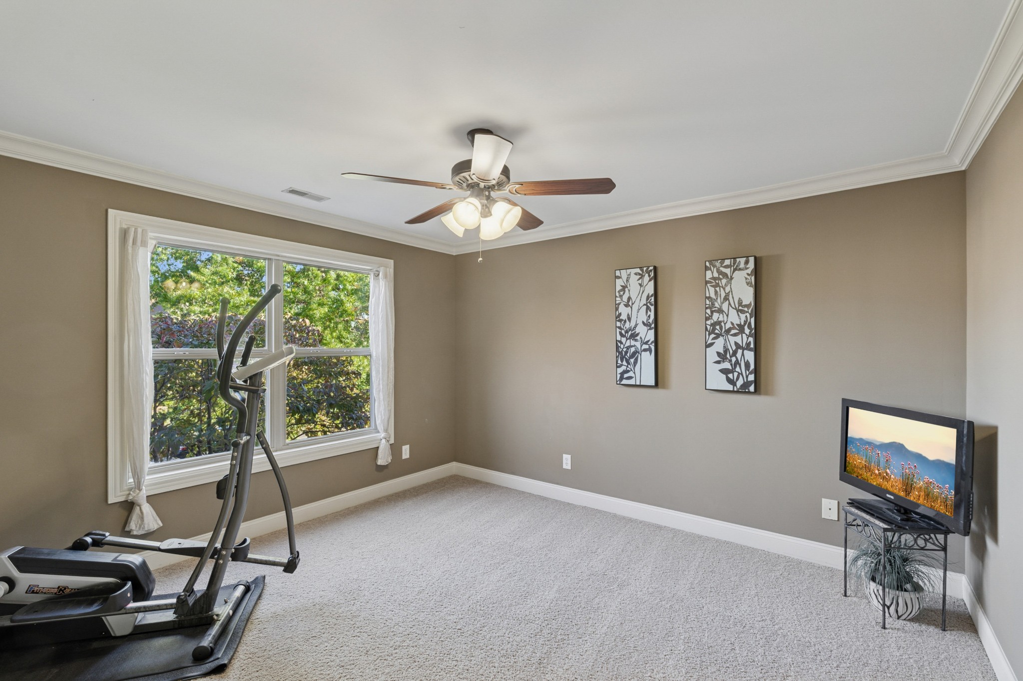 2711 Crowne Pointe Dr