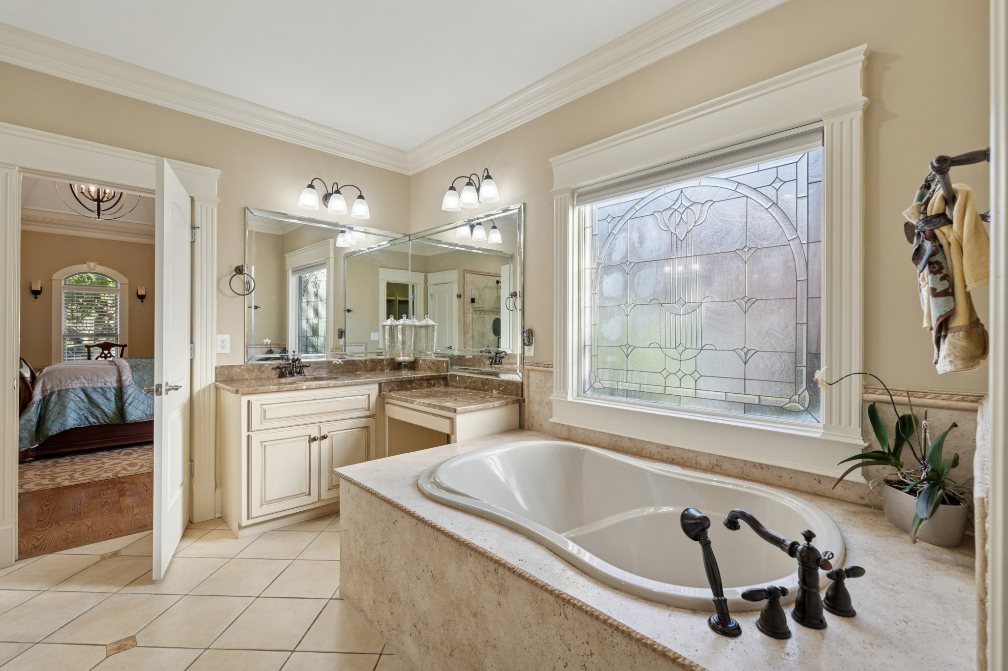 2711 Crowne Pointe Dr