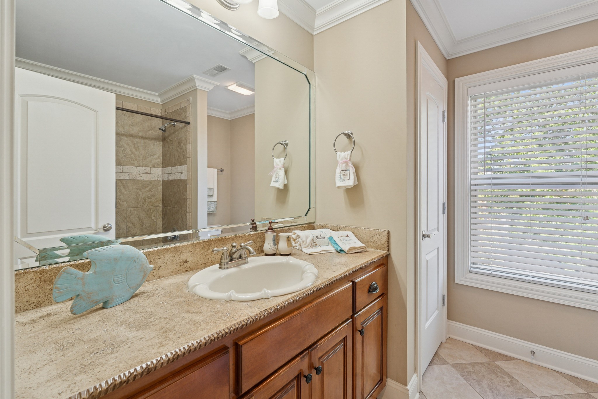 2711 Crowne Pointe Dr