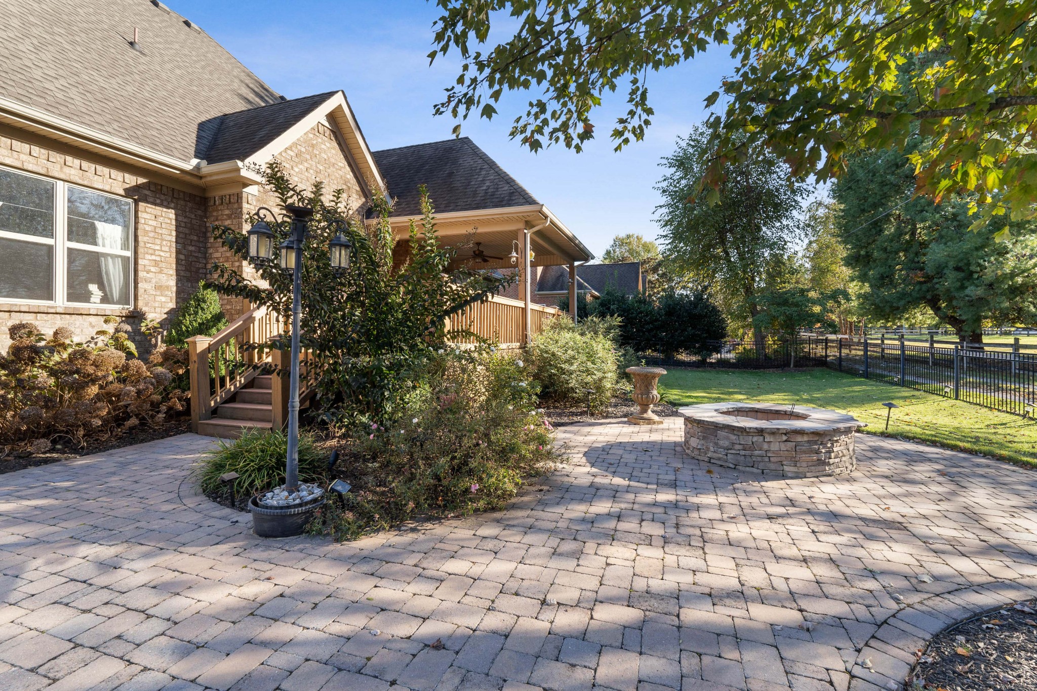 2711 Crowne Pointe Dr