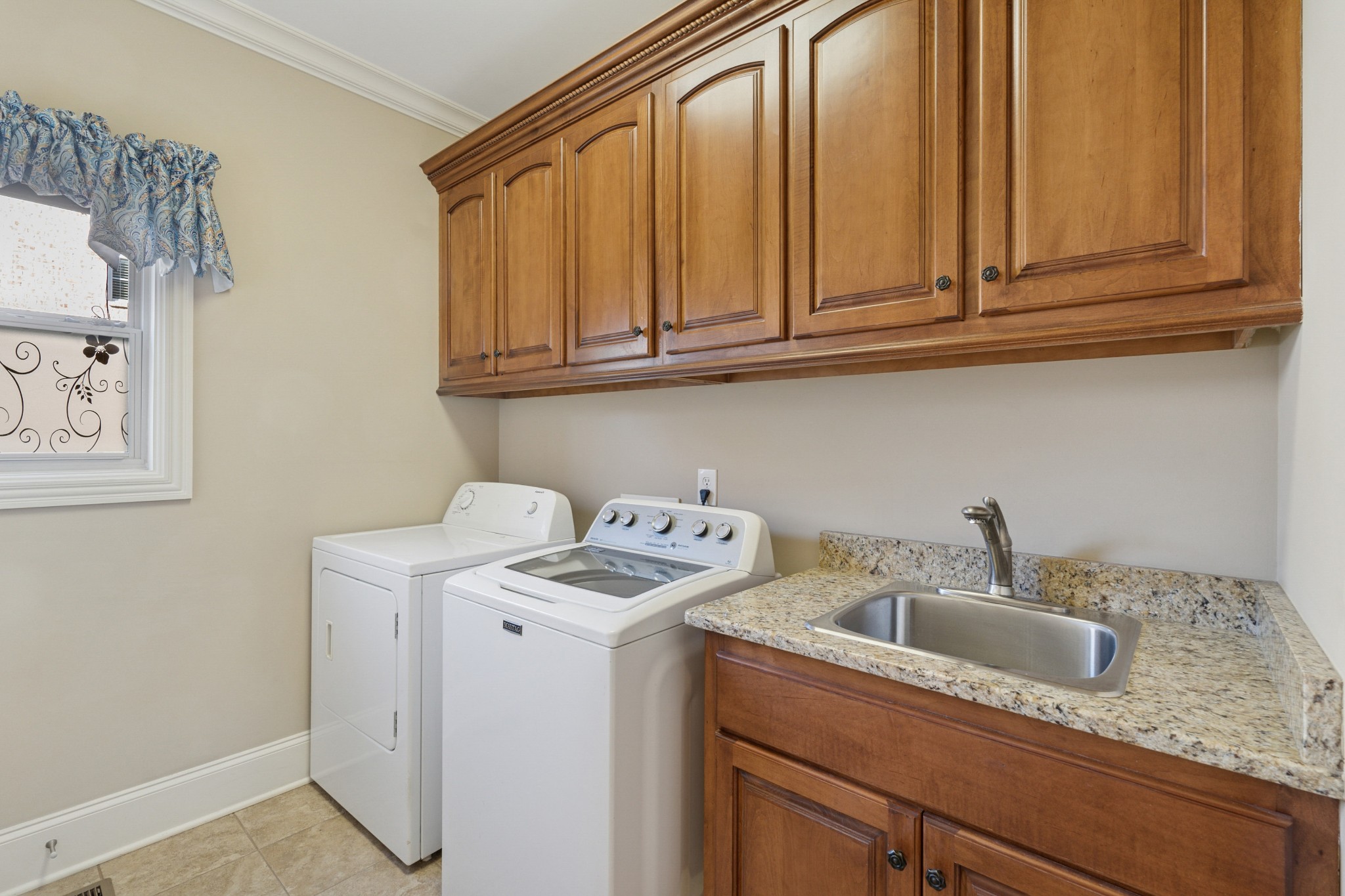 2711 Crowne Pointe Dr