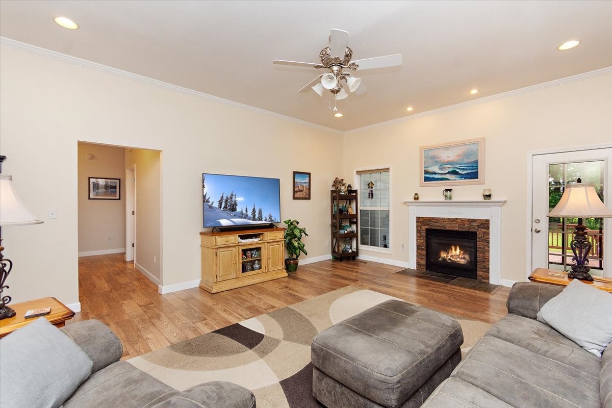 417 Whispering Winds Dr