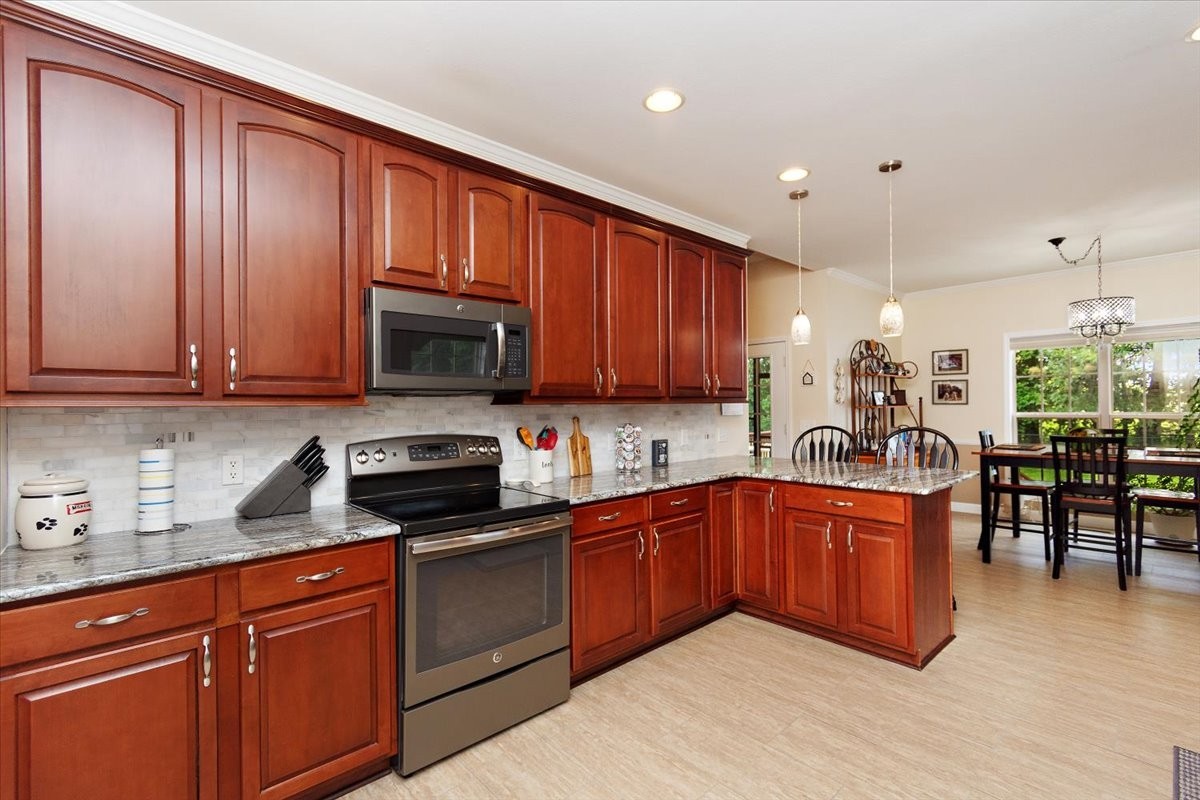 417 Whispering Winds Dr