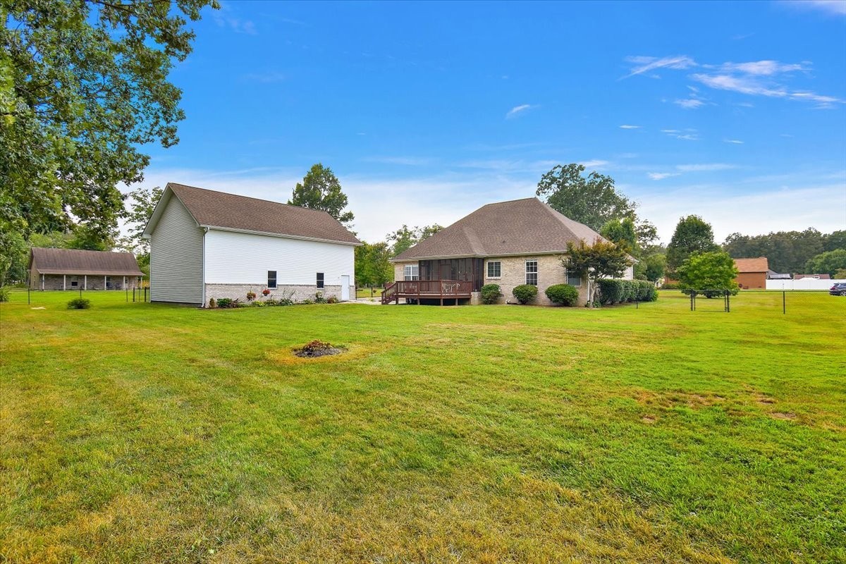 417 Whispering Winds Dr