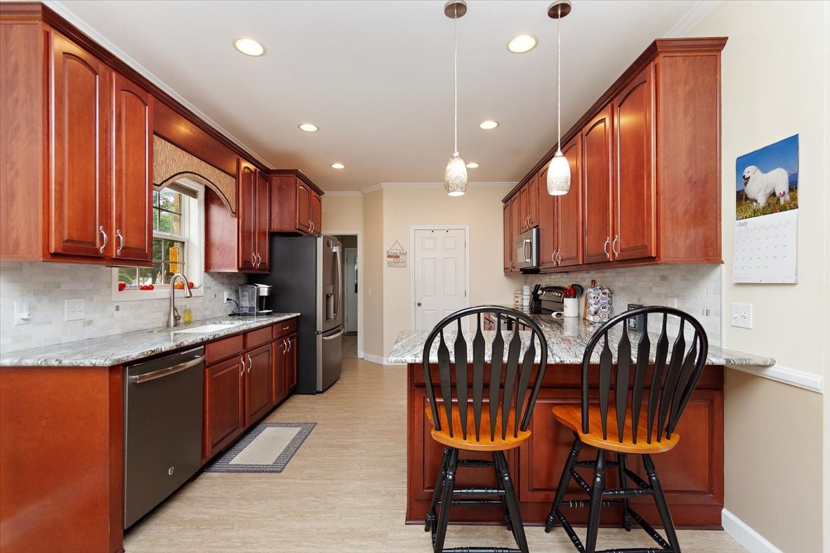 417 Whispering Winds Dr