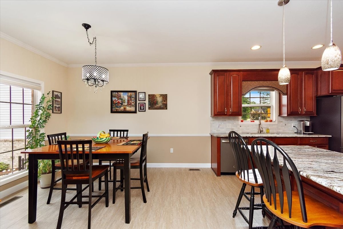 417 Whispering Winds Dr