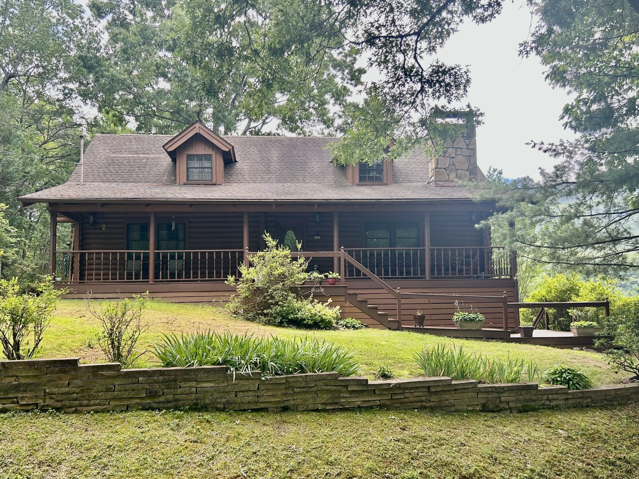 549 Geneva Ln