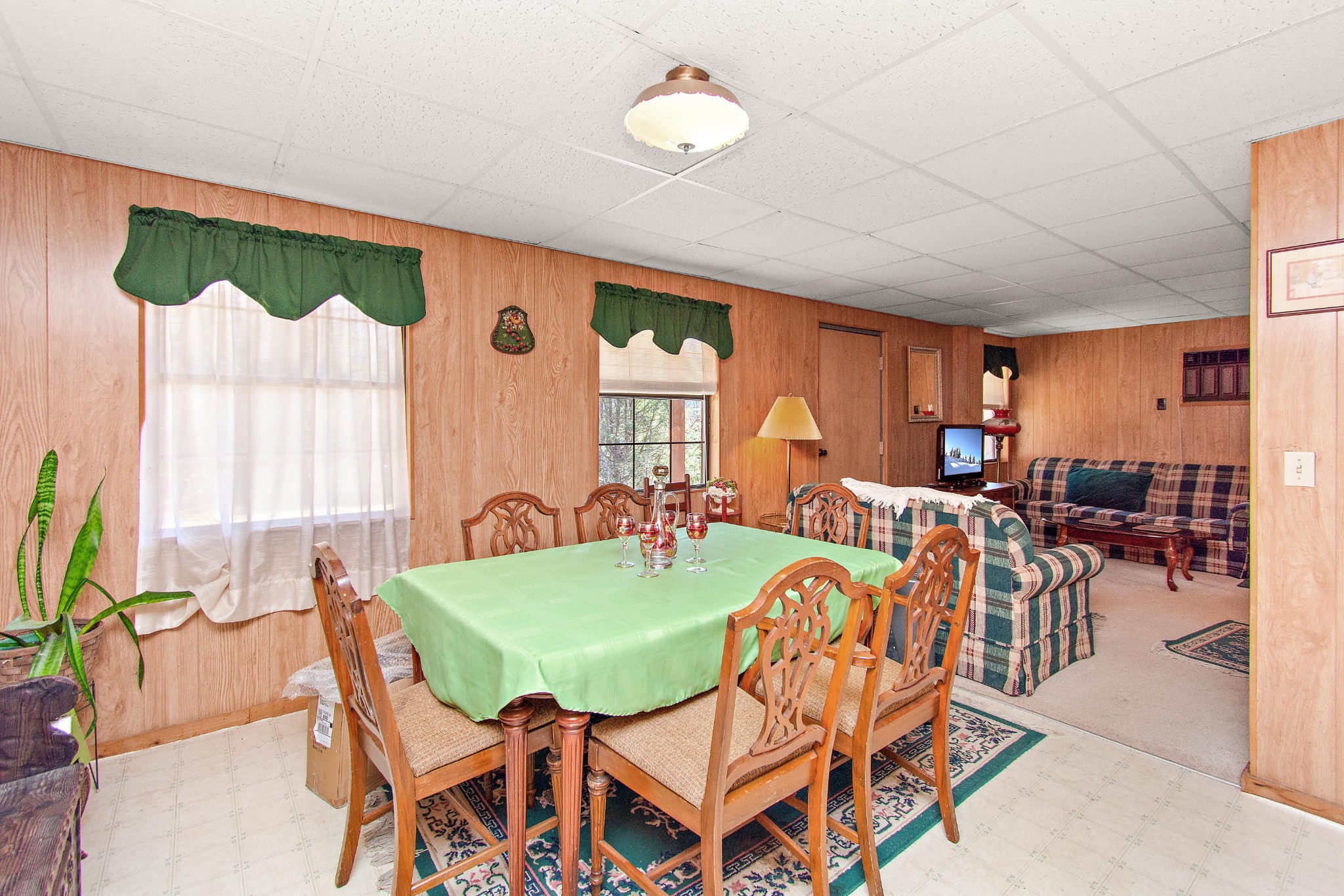 549 Geneva Ln