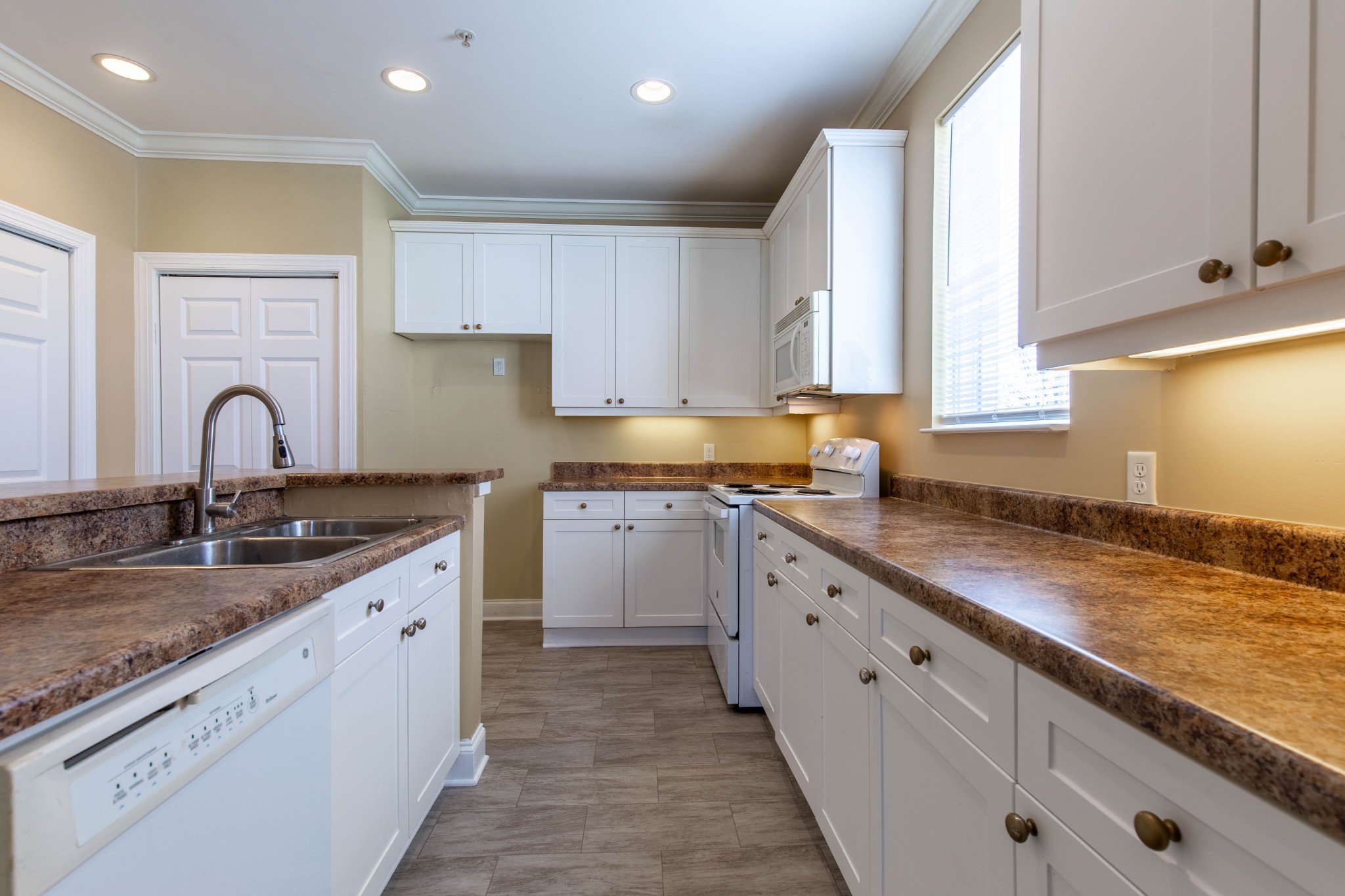 4316 Summercrest Blvd Unit: 520