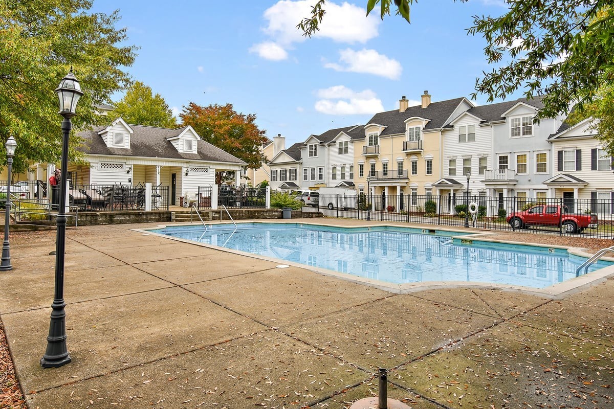 4316 Summercrest Blvd Unit: 520