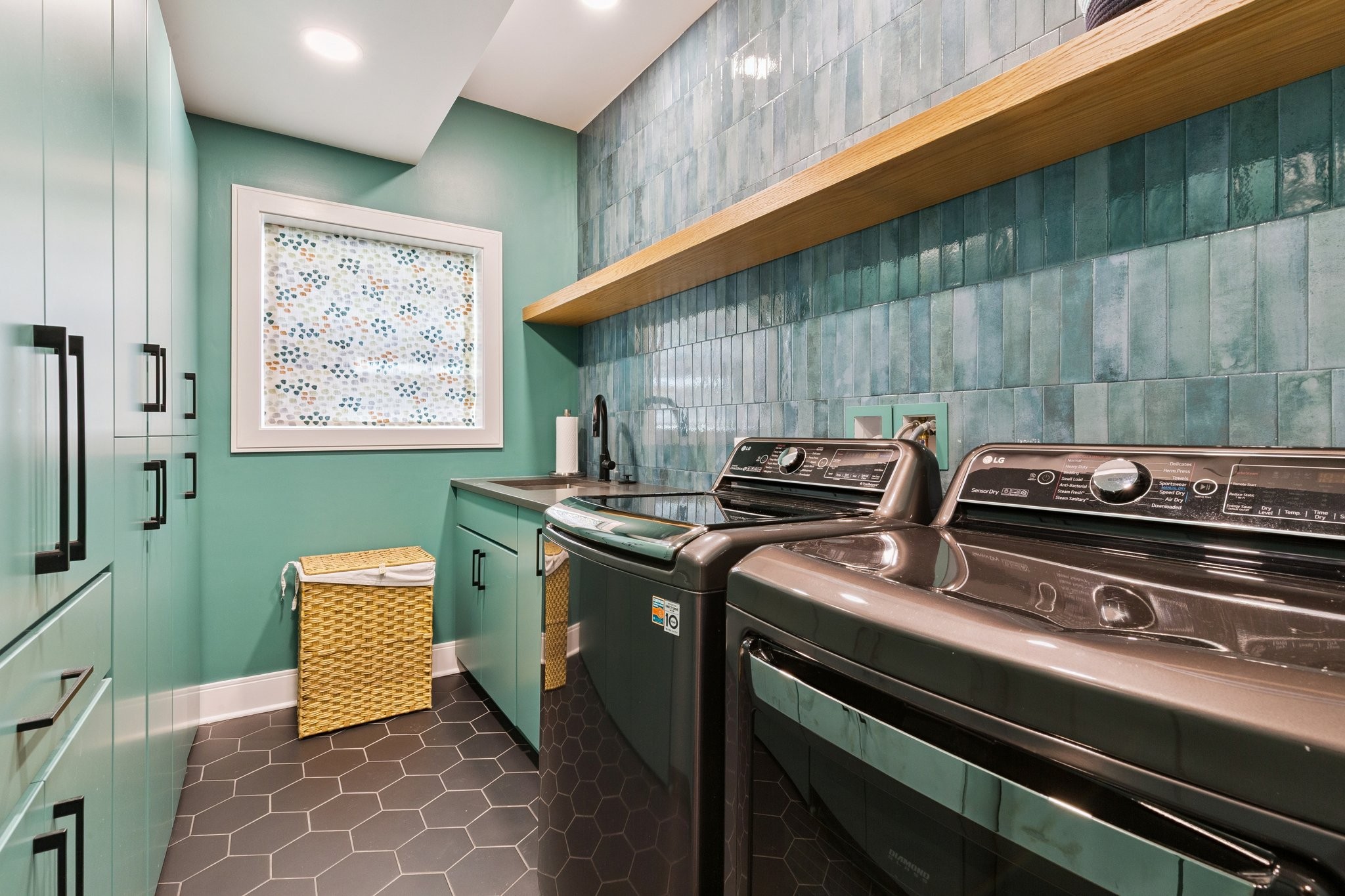 4041 General Bate Dr