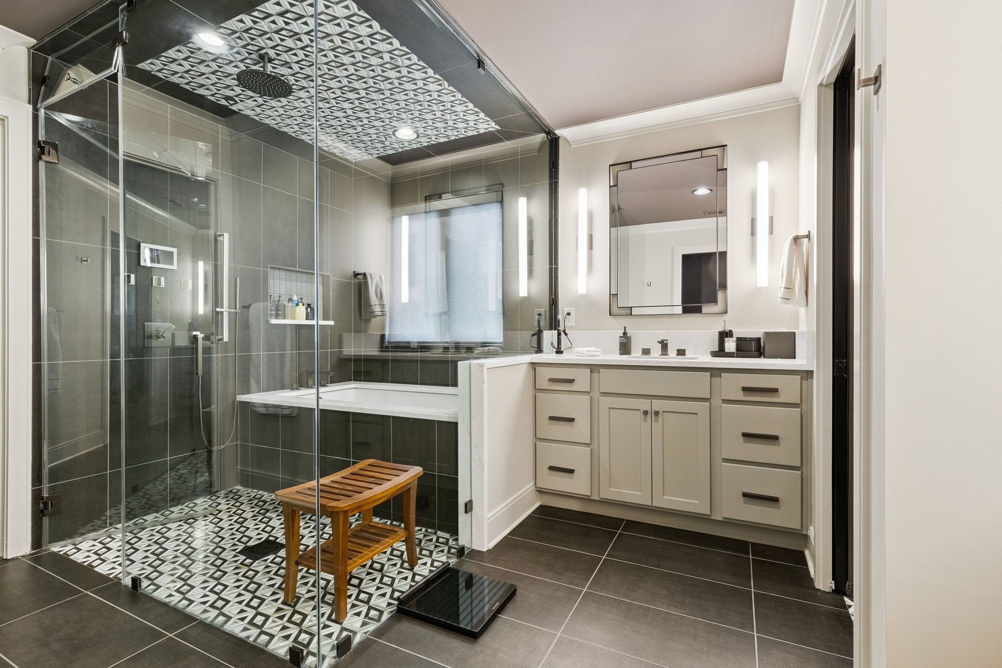 4041 General Bate Dr