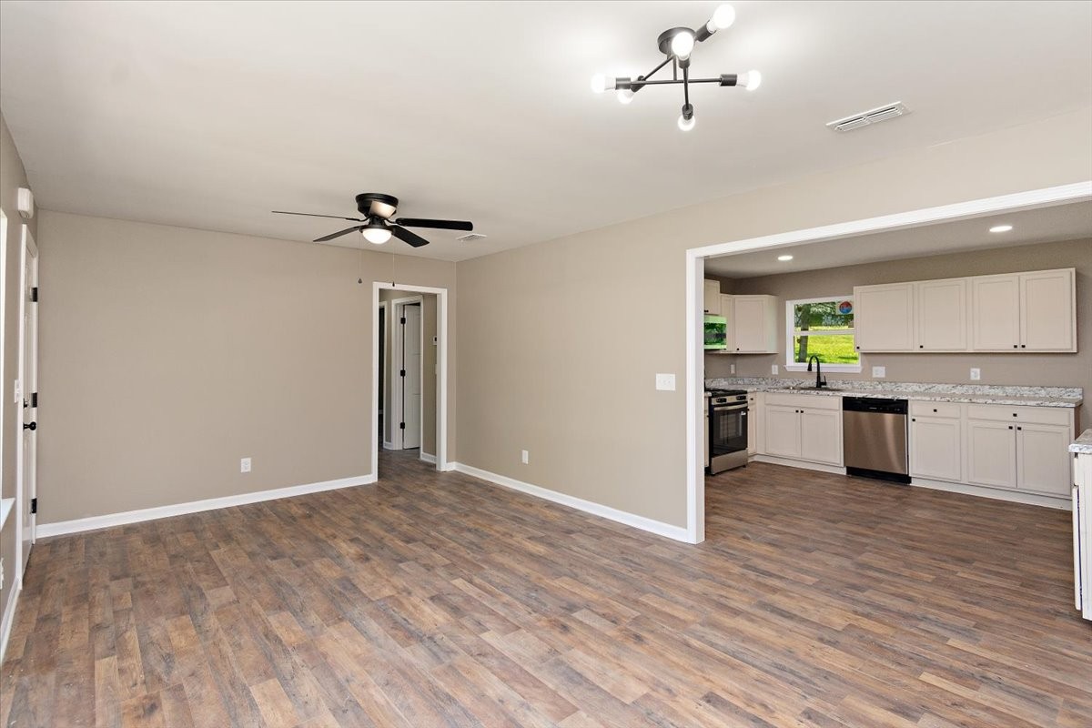 309 Rickenbacker Dr