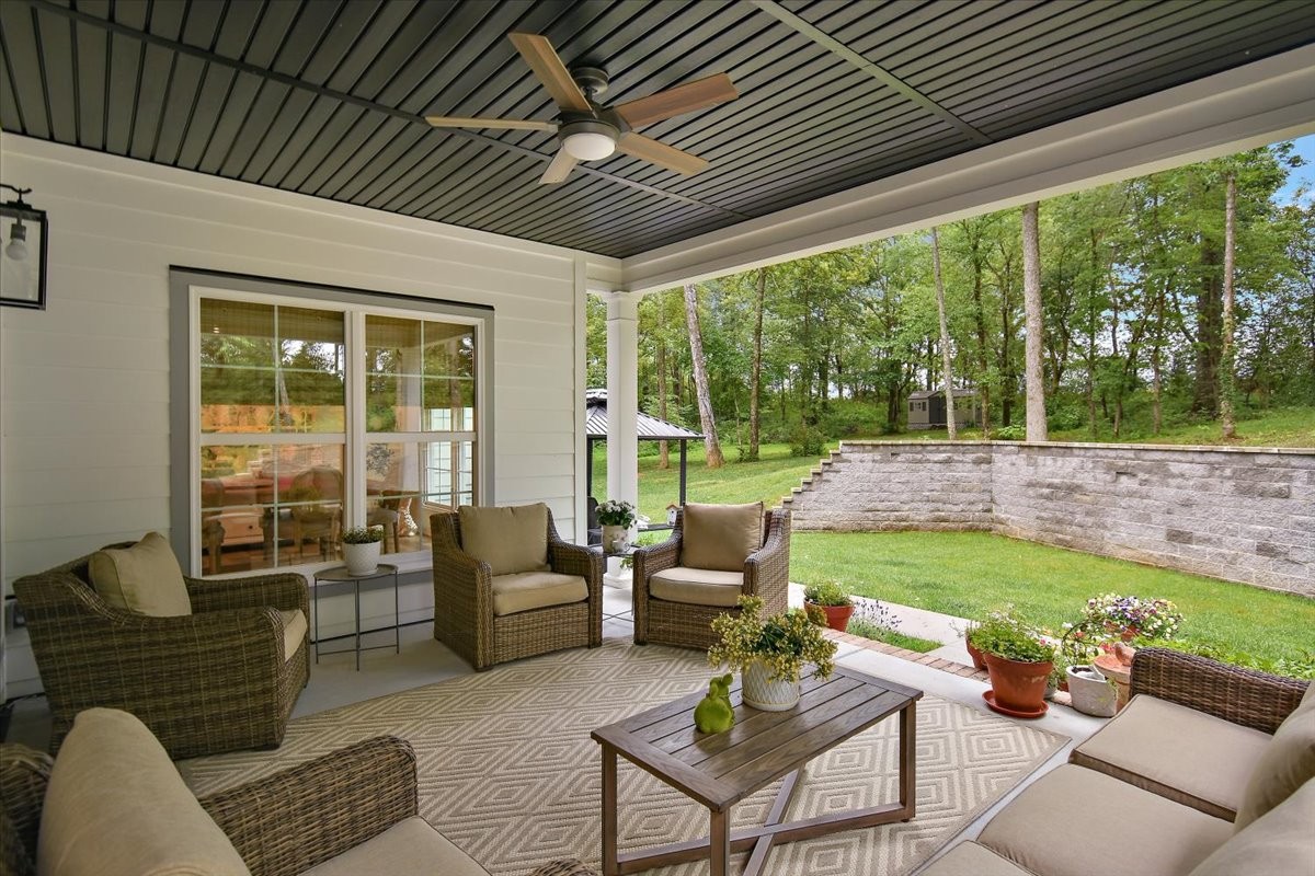 555 Station Cir