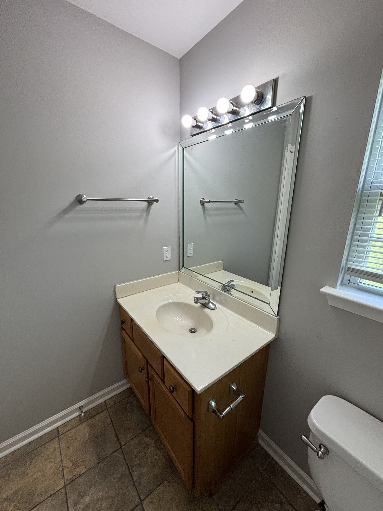 233 Royal Garden Dr