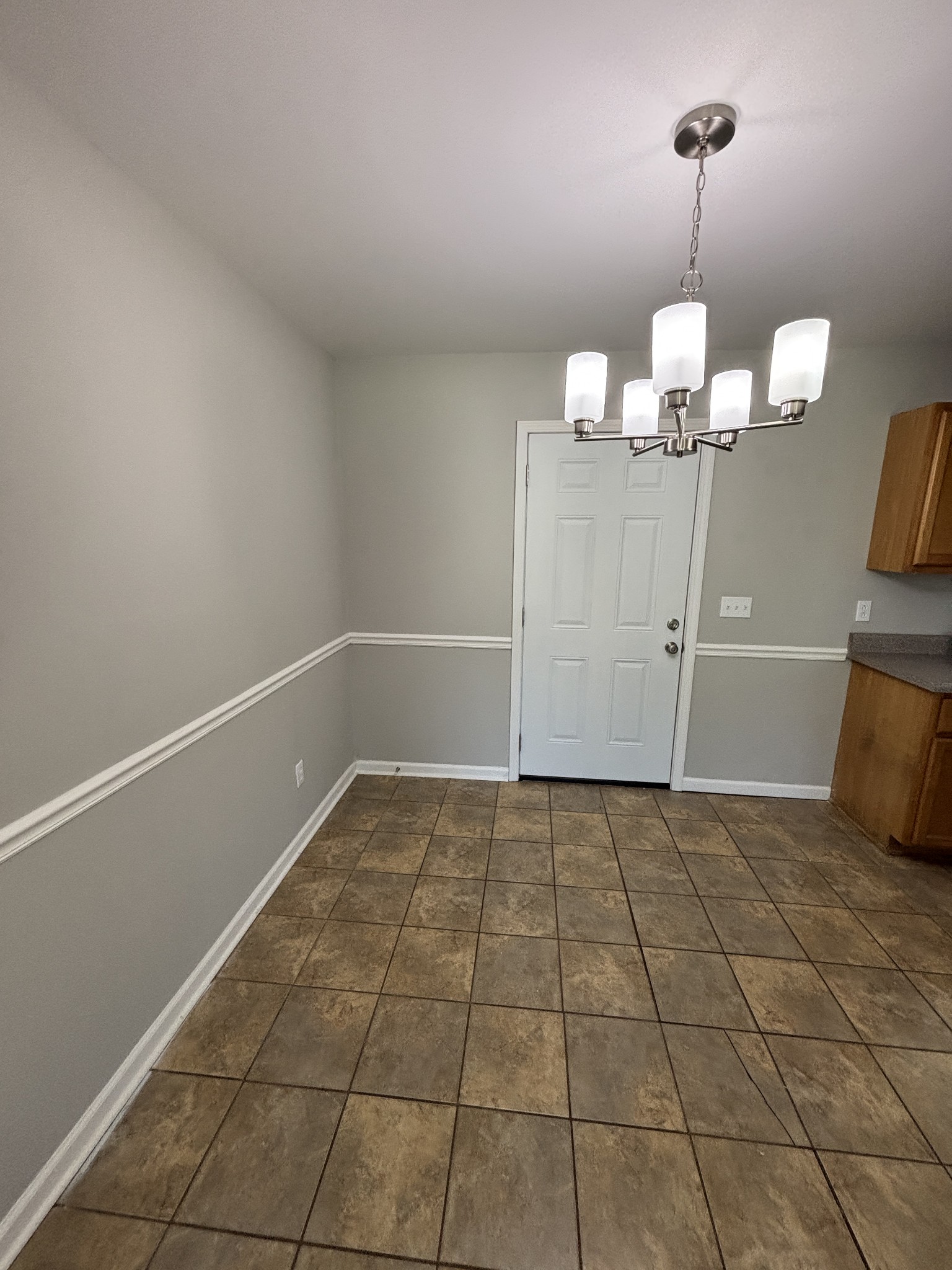 233 Royal Garden Dr