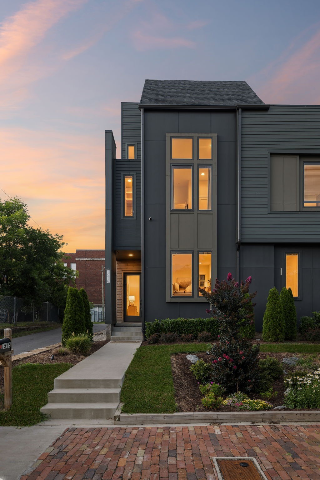 1516 10th Ave, N