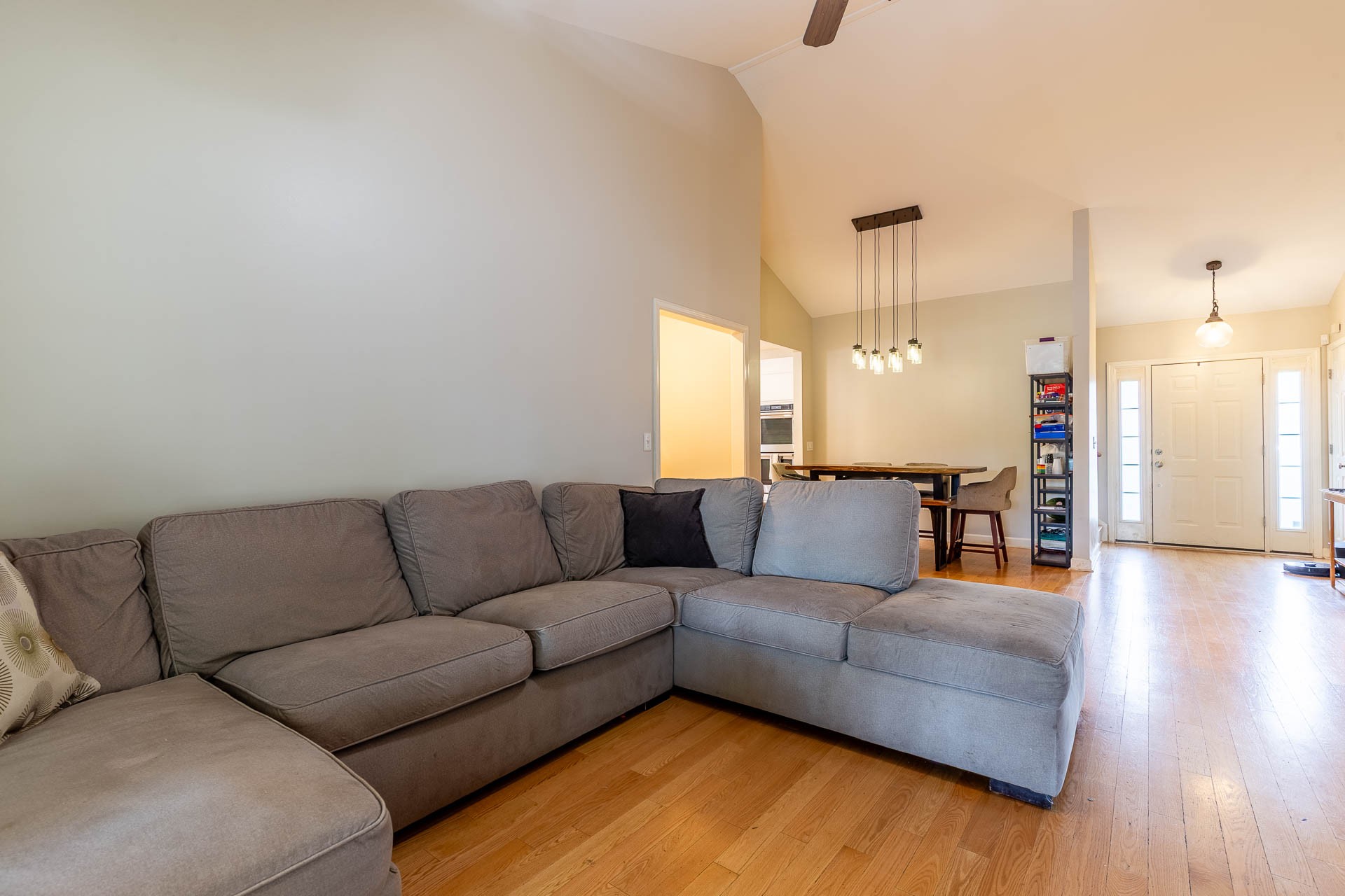 512 Twin Oaks Cir
