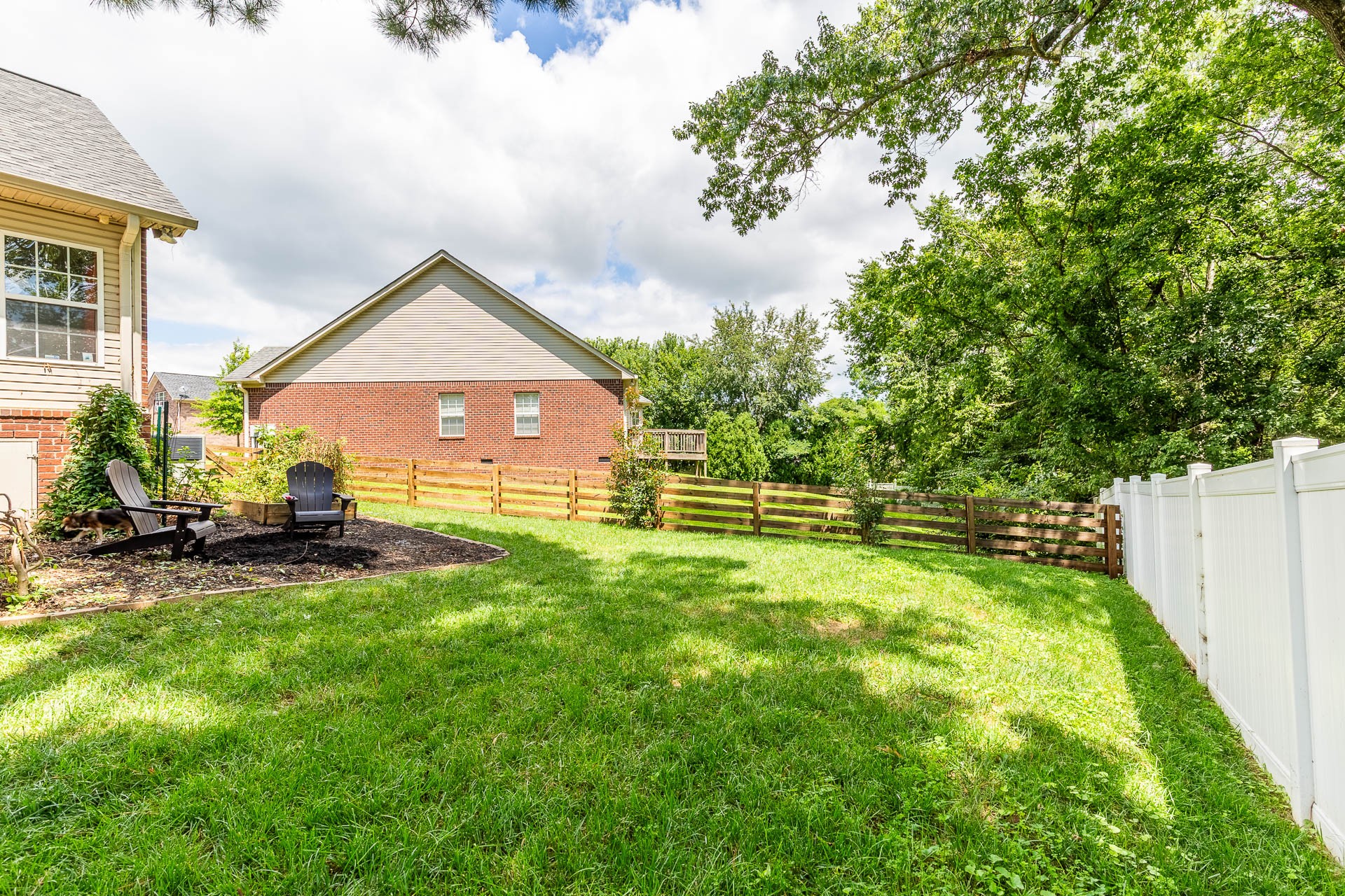 512 Twin Oaks Cir