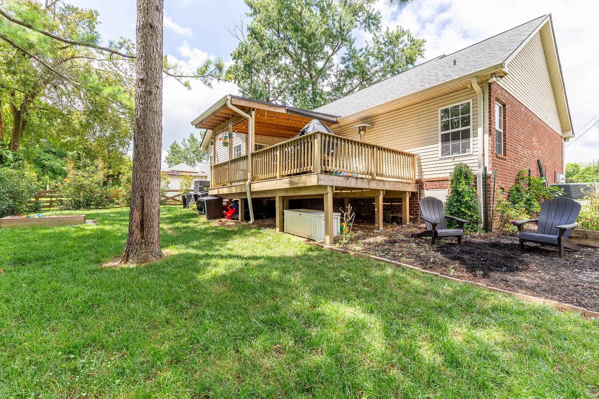 512 Twin Oaks Cir