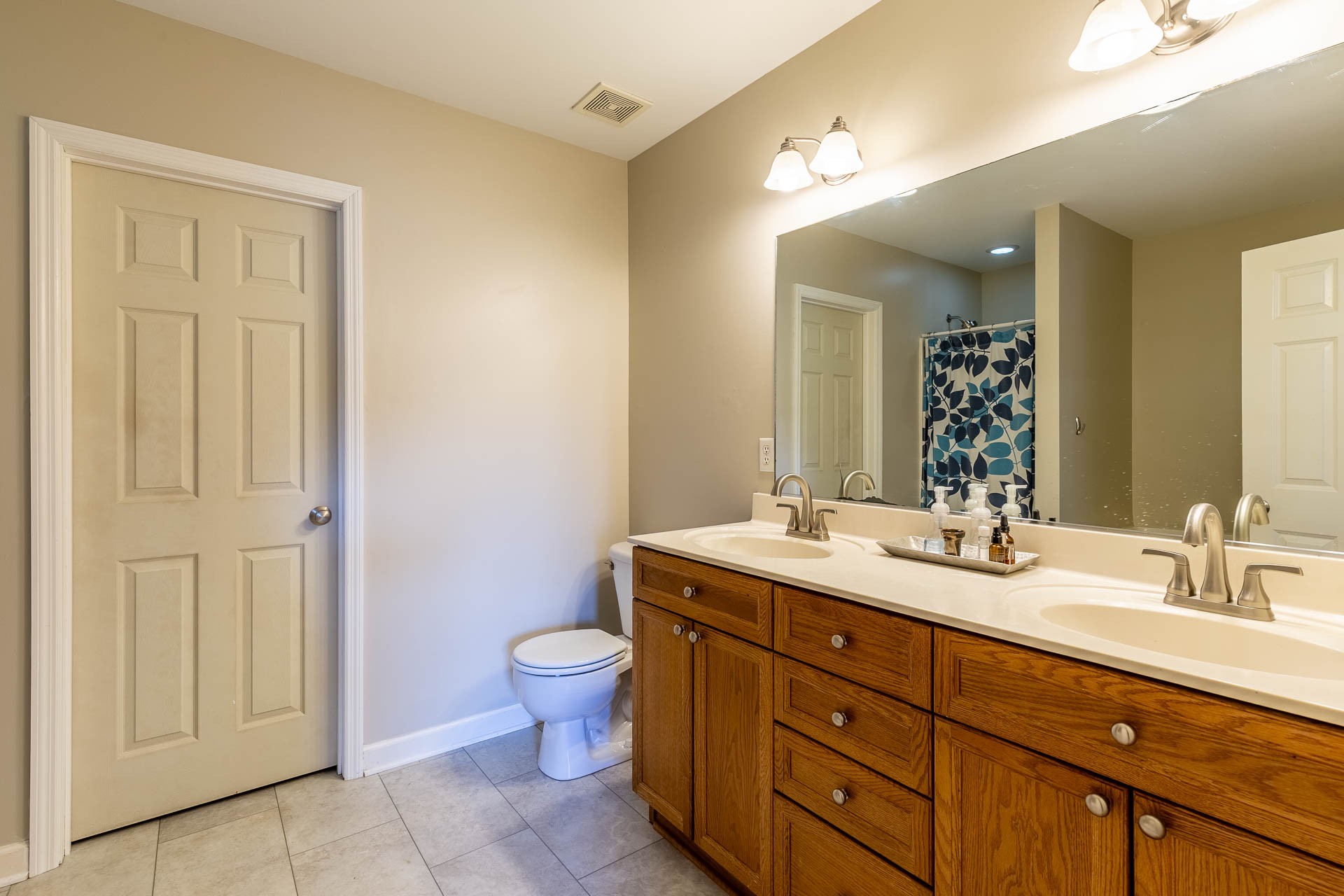 512 Twin Oaks Cir