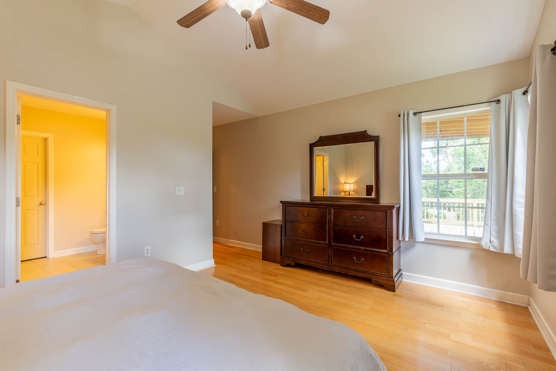 512 Twin Oaks Cir