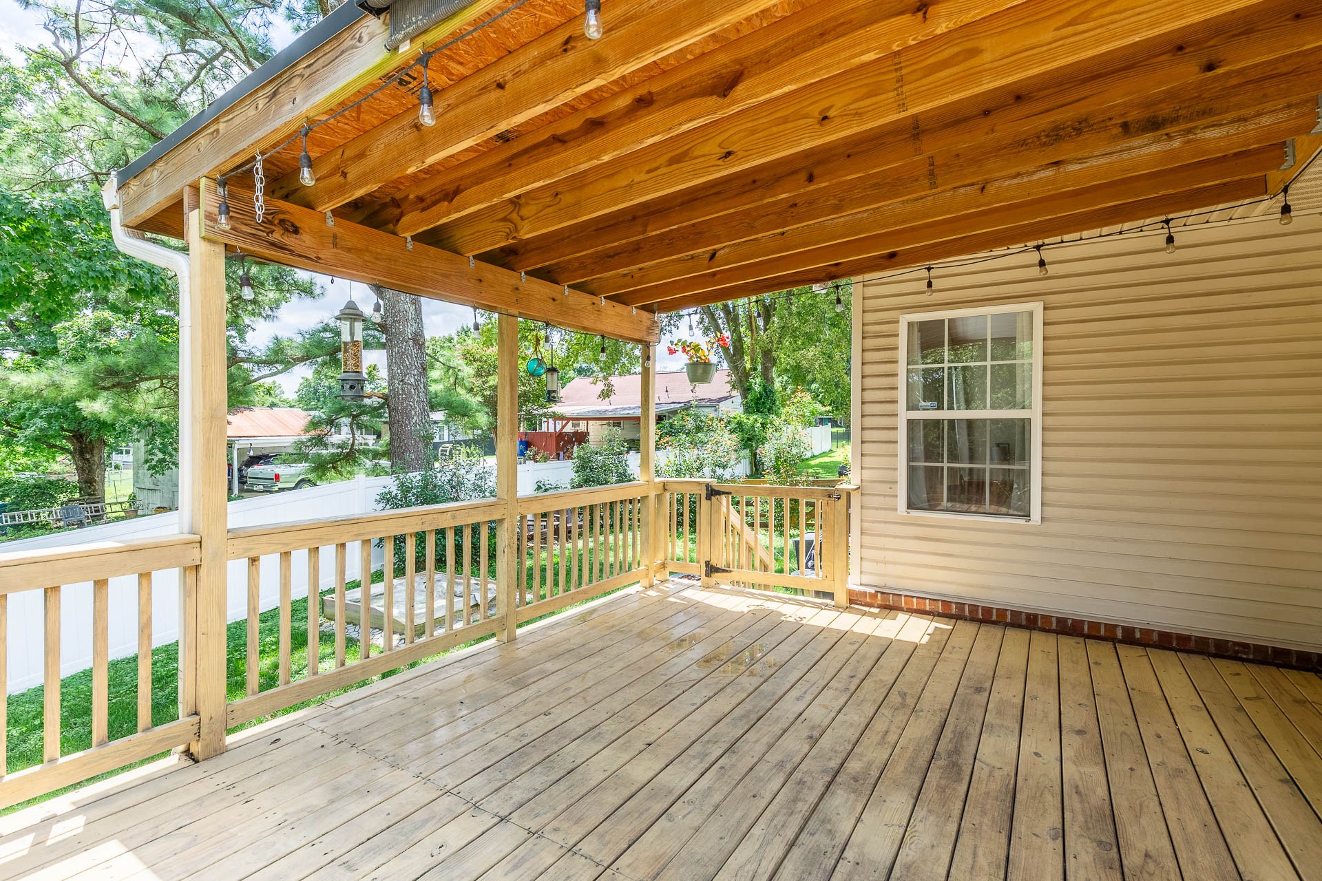 512 Twin Oaks Cir