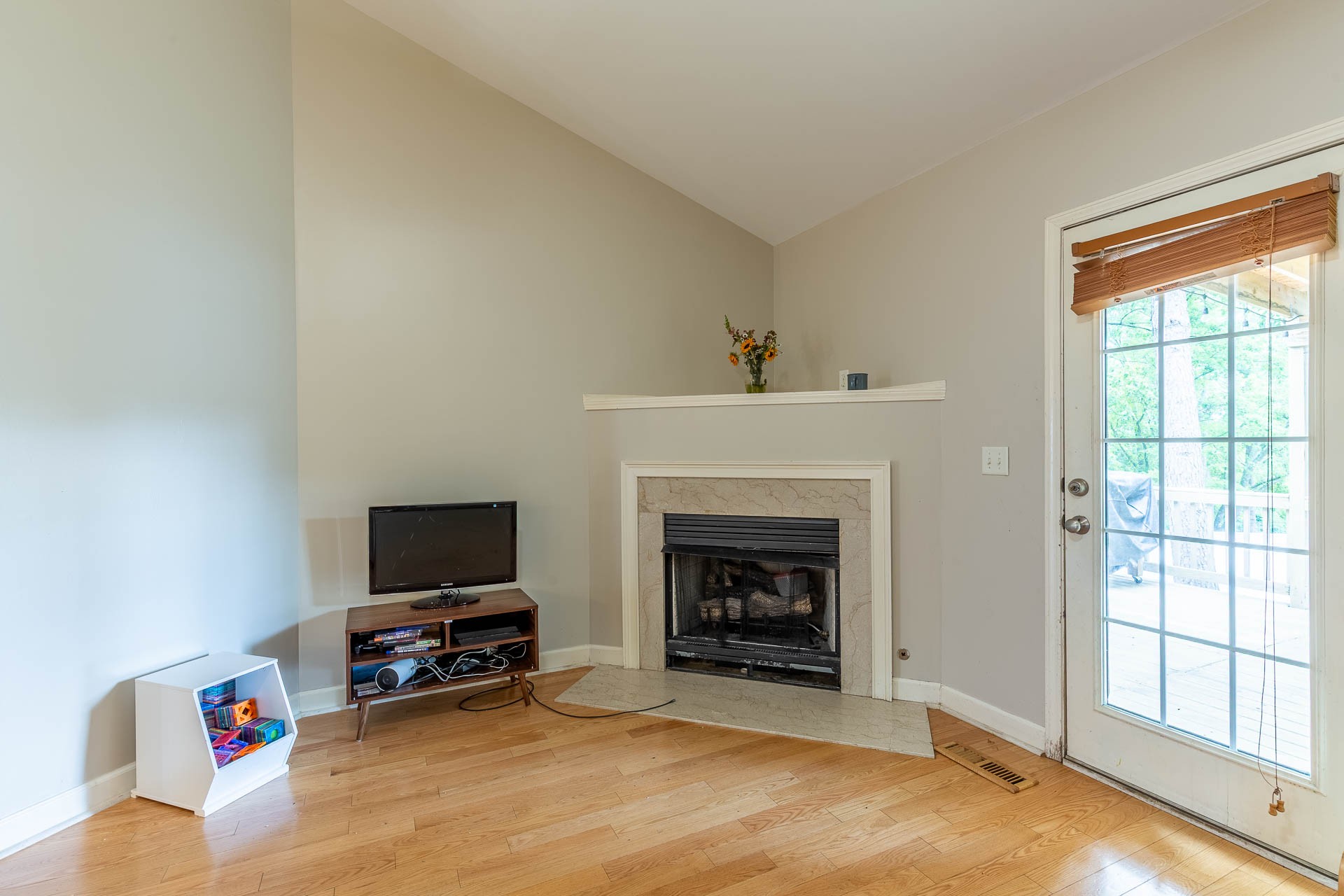 512 Twin Oaks Cir