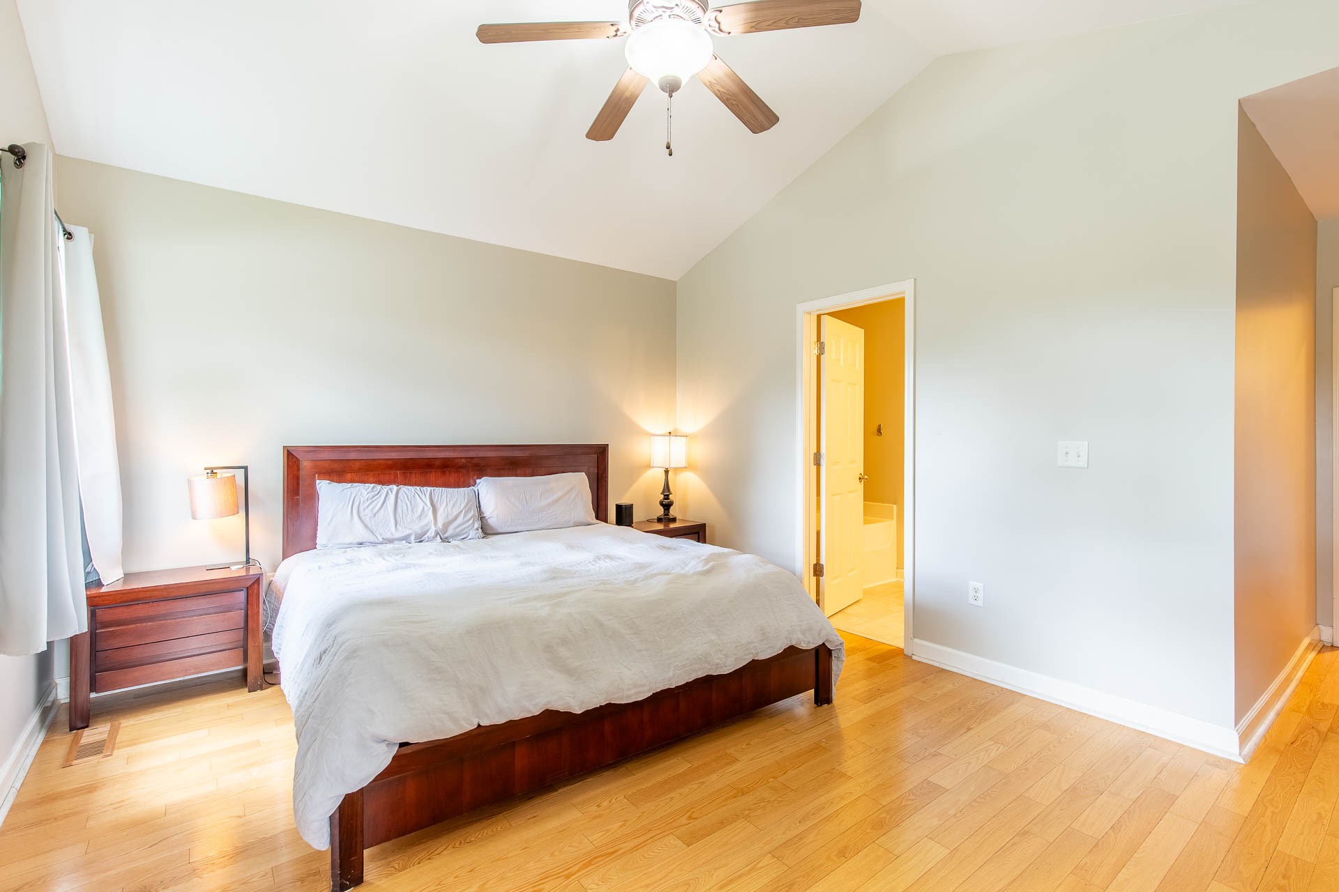 512 Twin Oaks Cir